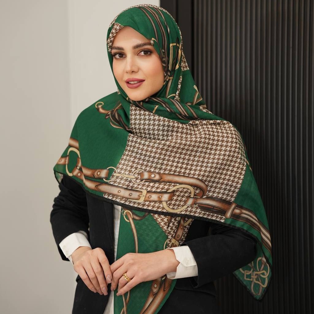 روسری مجلسی نخی طرح پیچازی سبز و کرم