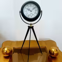 ساعت رومیزی بسیار شیک و قیمت مناسب ( از تولیدی مستقیم خرید کنید )  ابعاد 40 سانت تقریبامخصوص کادویی و مناسب دکوراسیون