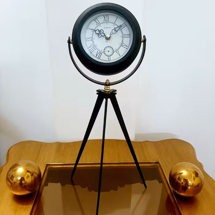 ساعت رومیزی بسیار شیک و قیمت مناسب ( از تولیدی مستقیم خرید کنید )  ابعاد 40 سانت تقریبامخصوص کادویی و مناسب دکوراسیون