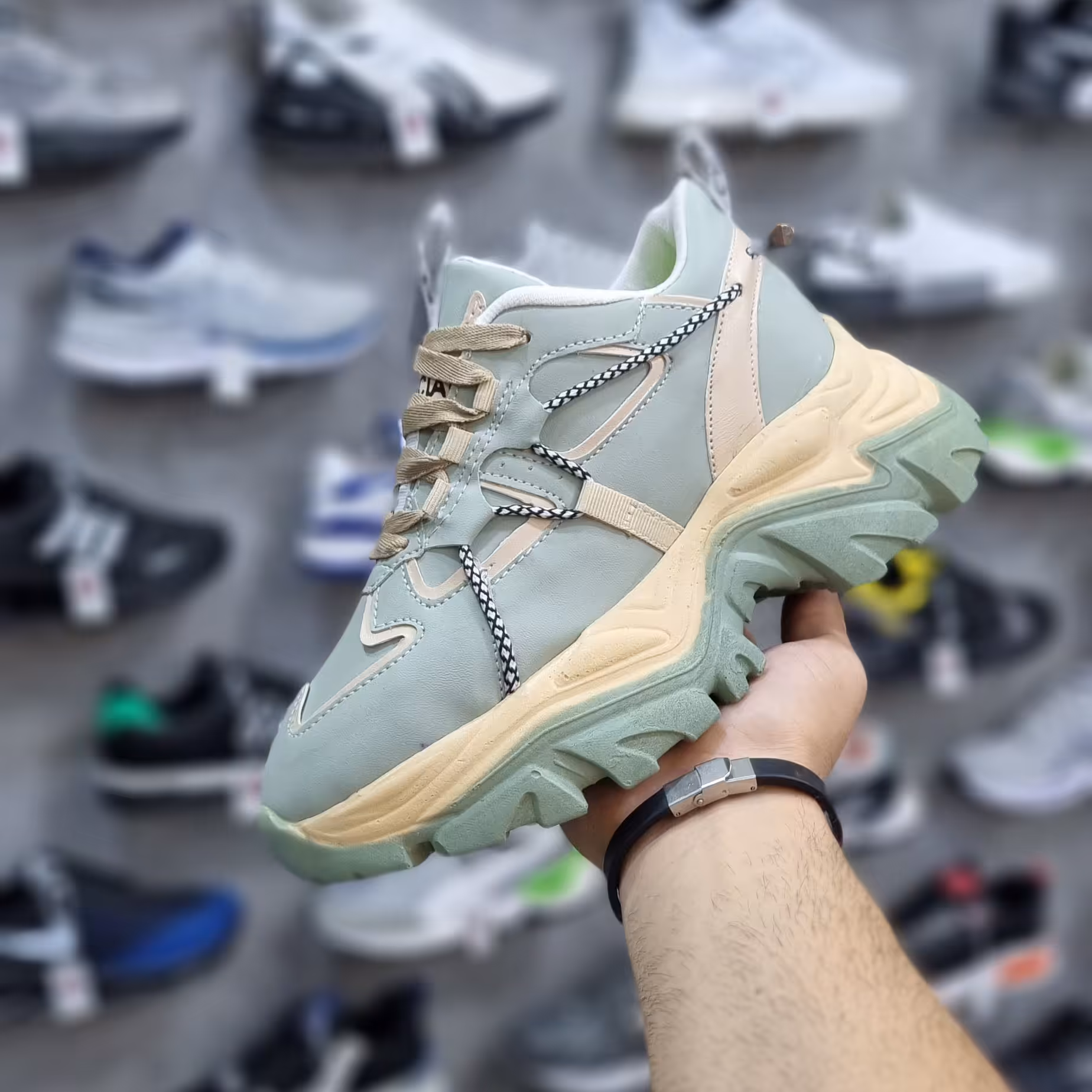 کتونی اسپرت لژدار زنانه مدل بالنسیگا پاخور خیلی شیک و خاص لژ6سانت سایزبندی 37 الی 40 در دو رنگ جذاب مناسب فصل سرما