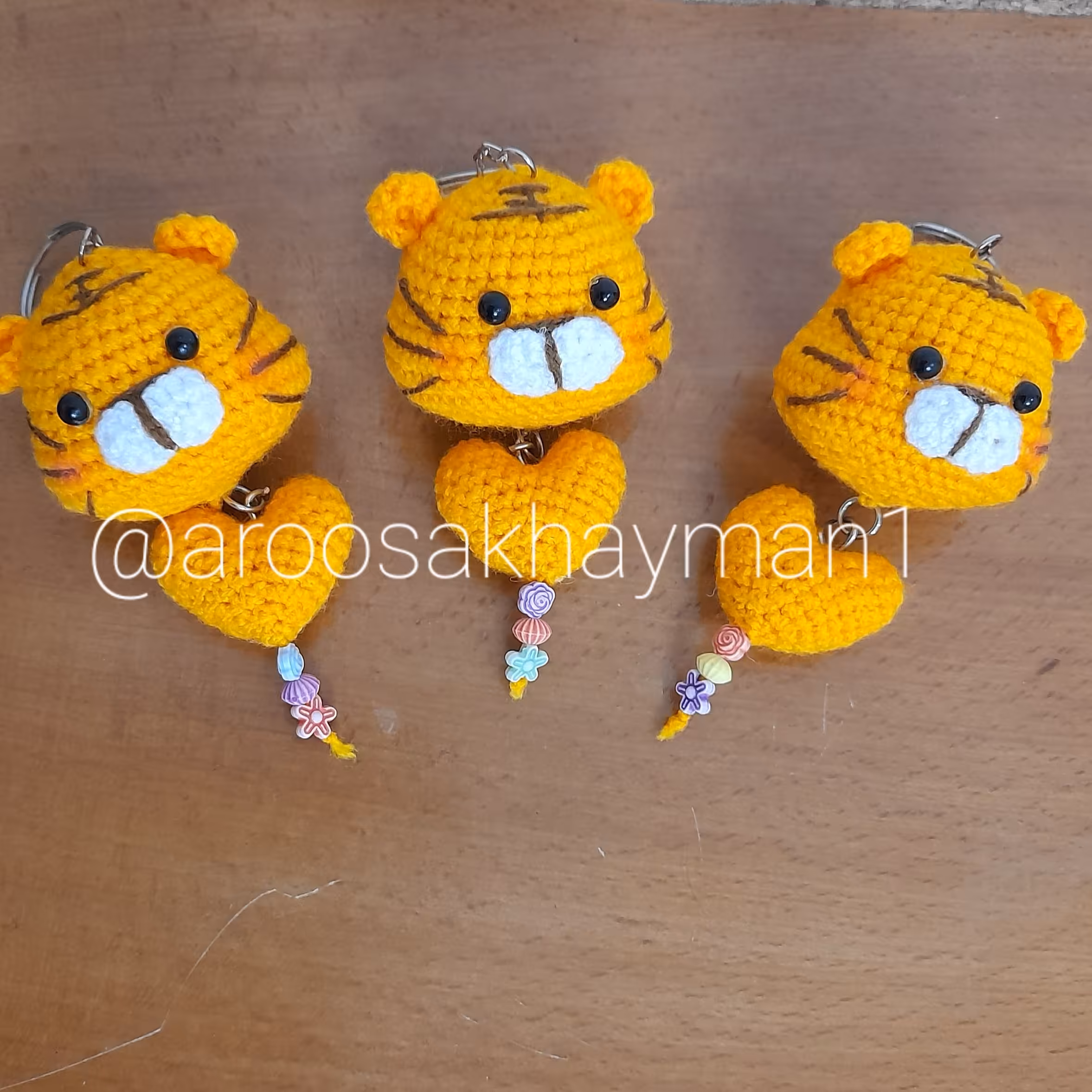 اویز  بافتنی ببر کوچولو.قیمت تک داده شده.