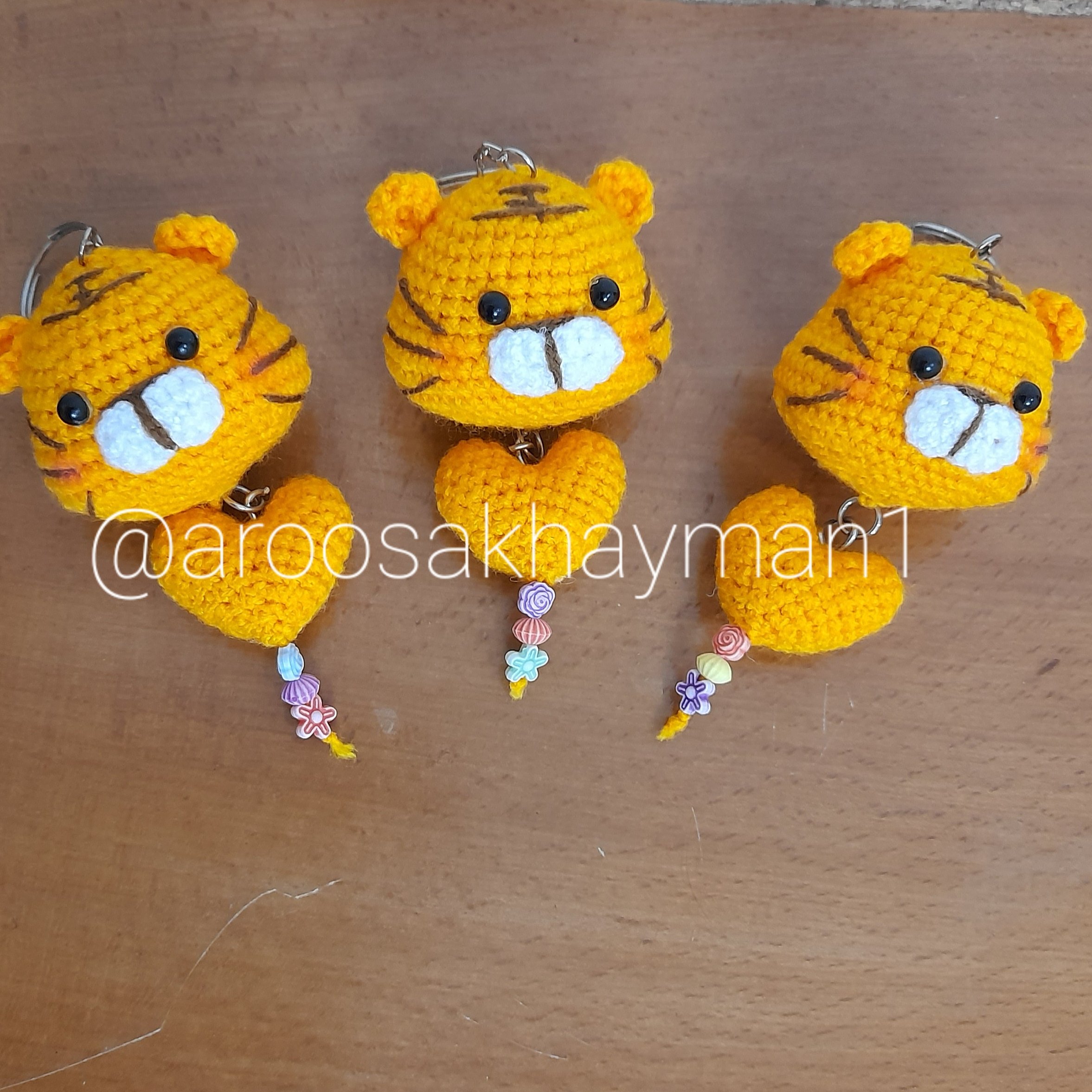 اویز  بافتنی ببر کوچولو.قیمت تک داده شده.