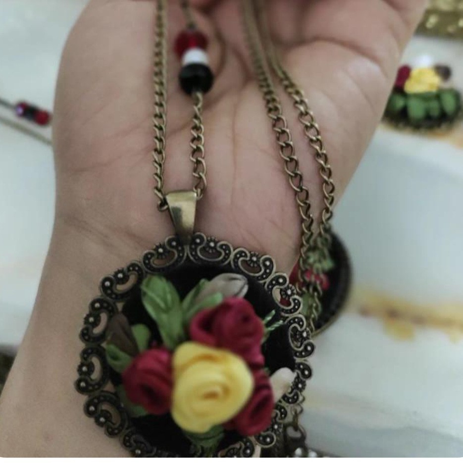 گردن آویز