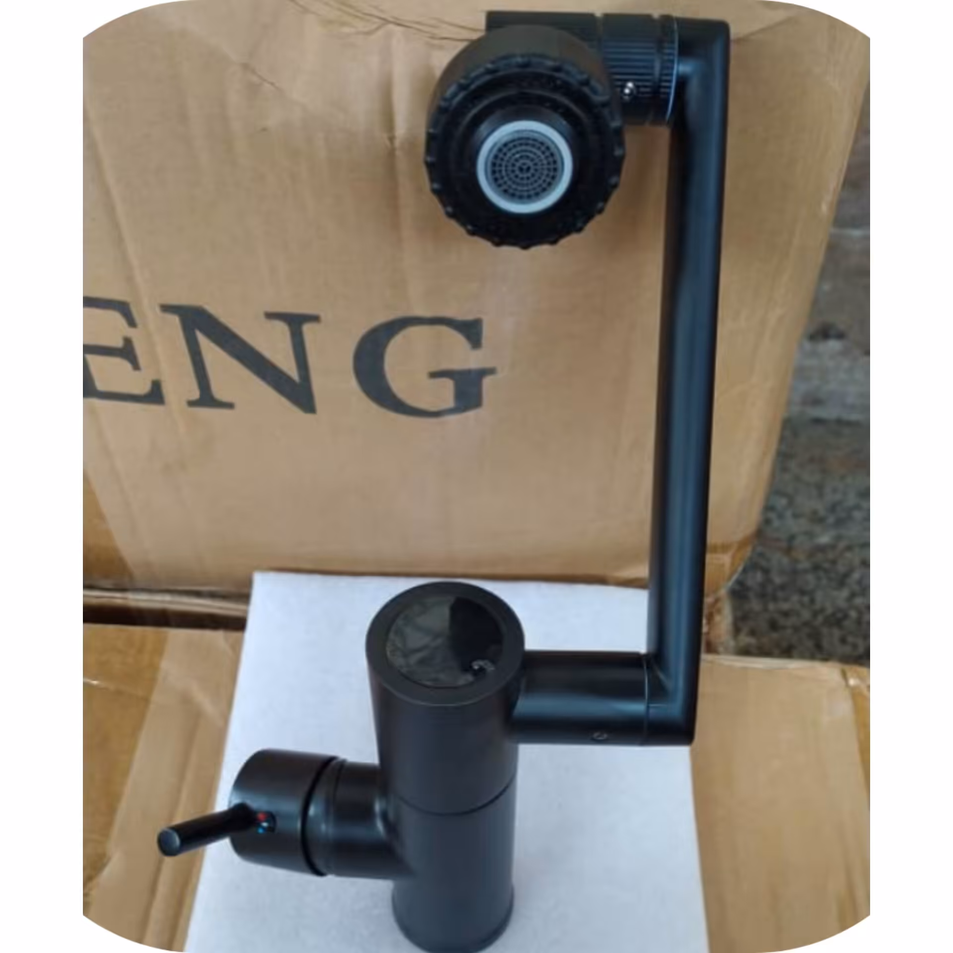 شیر ظرفشویی وارداتی دارای نمایشگر دمای آب در رنگبندی مشکی و کروم