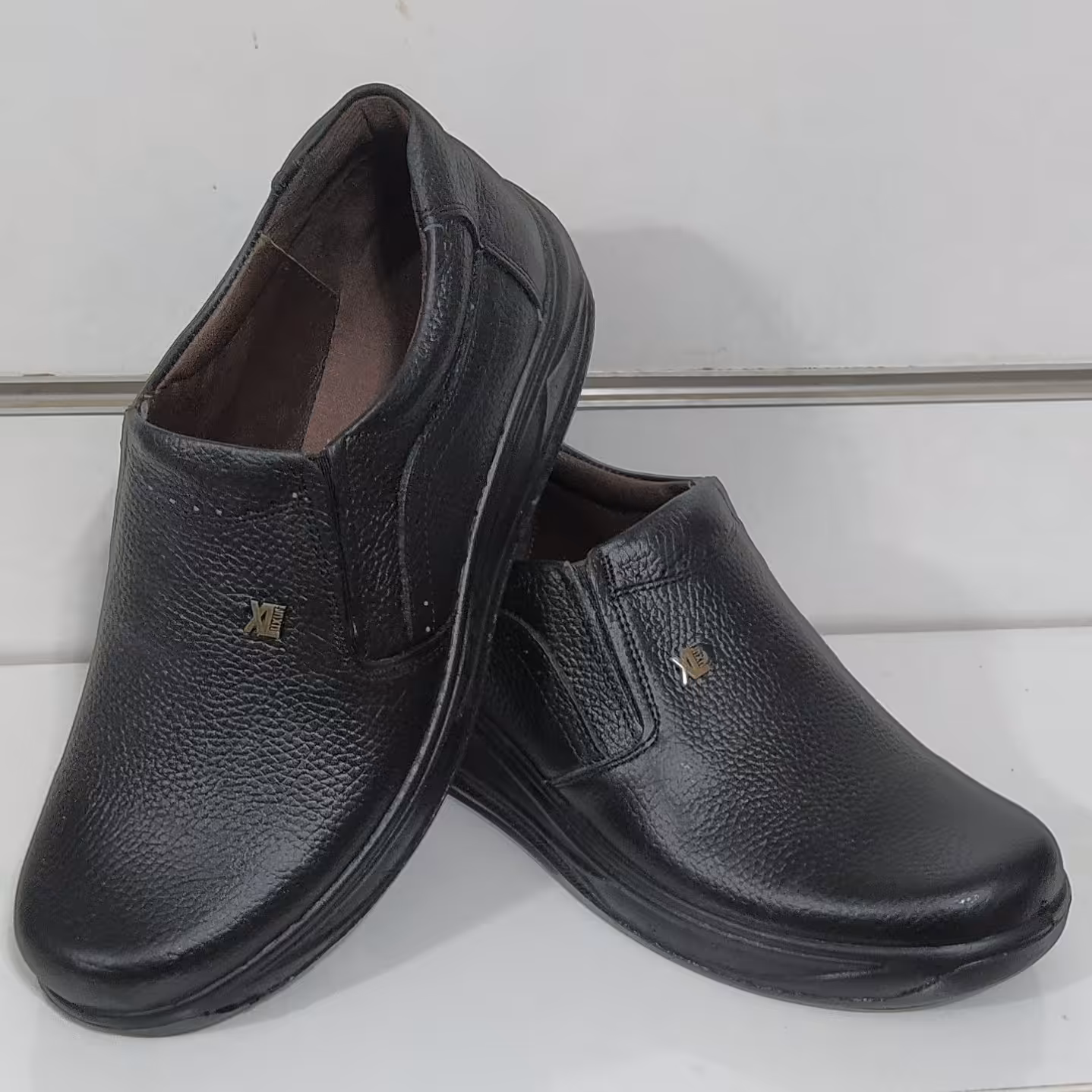 کفش چرم مردانه-اسکان-بدون بند-زیبا و شیک- کد (59)-همراه با واکس براق کننده(هدیه)