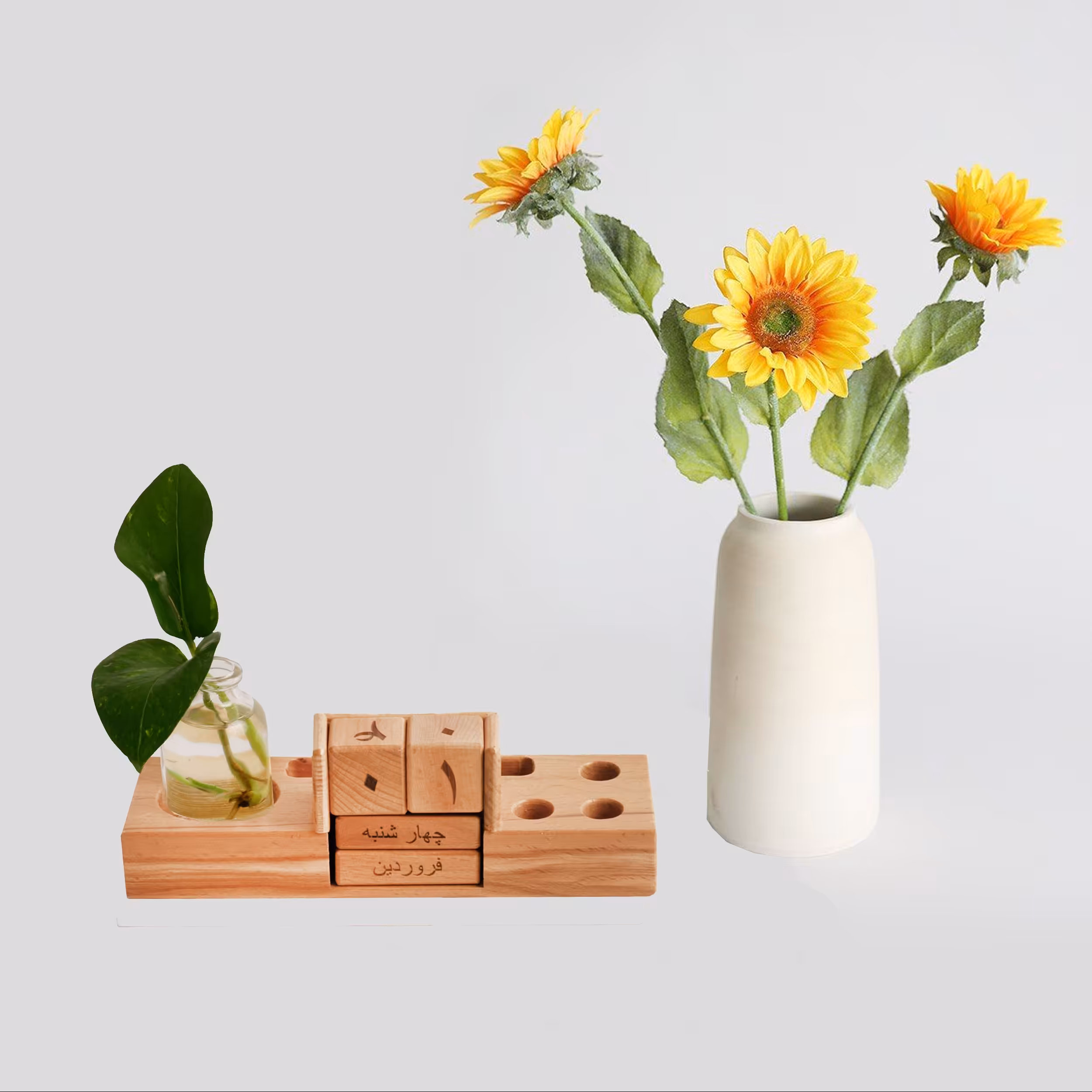 هدیه تبلیغاتی تقویم چوبی رومیزی همراه گلدان با قابلیت حکاکی