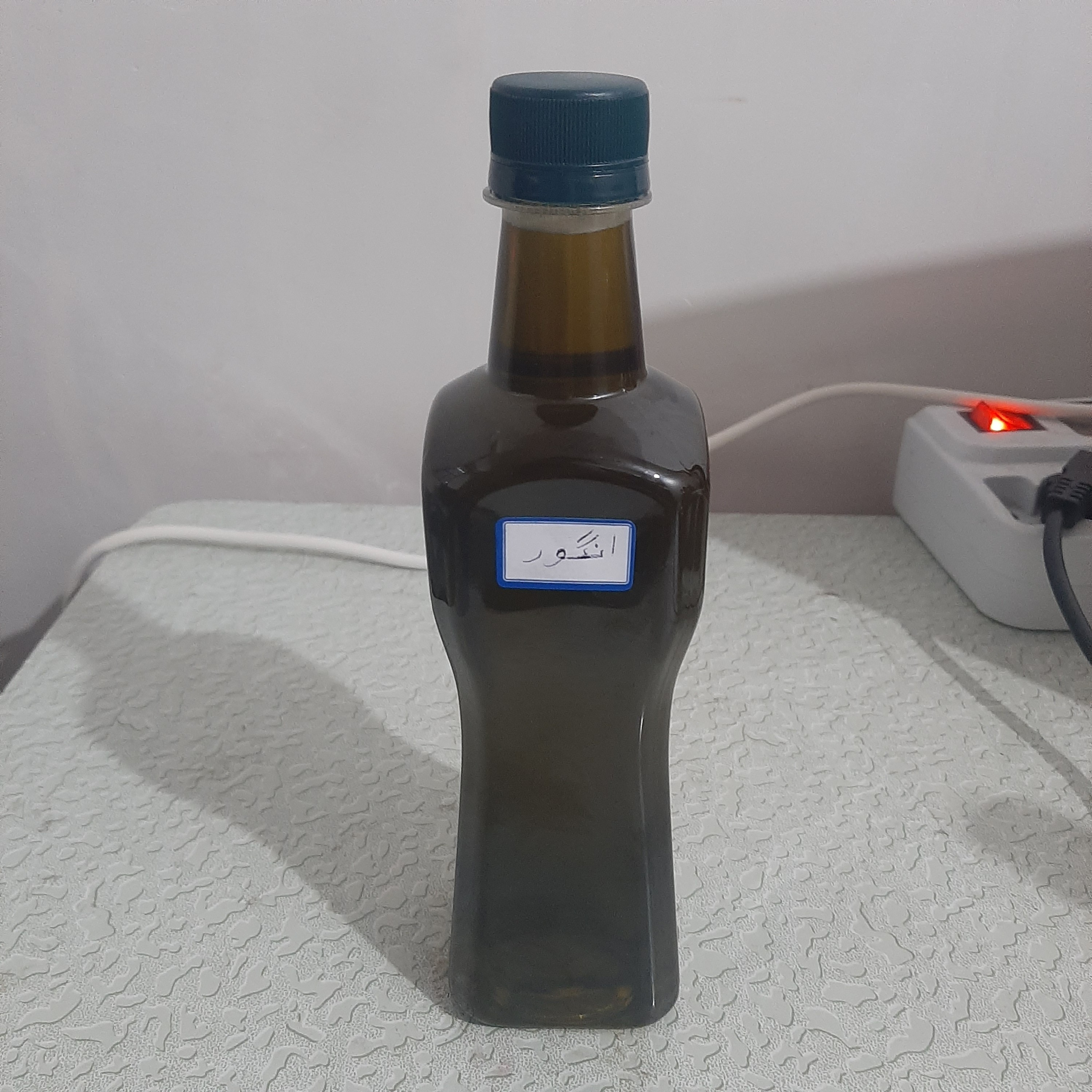 روغن هسته انگور اصل نیم لیتری (سفت کننده پوست سیاهی دور چشم منافذ باز پوست) خالص سی سی