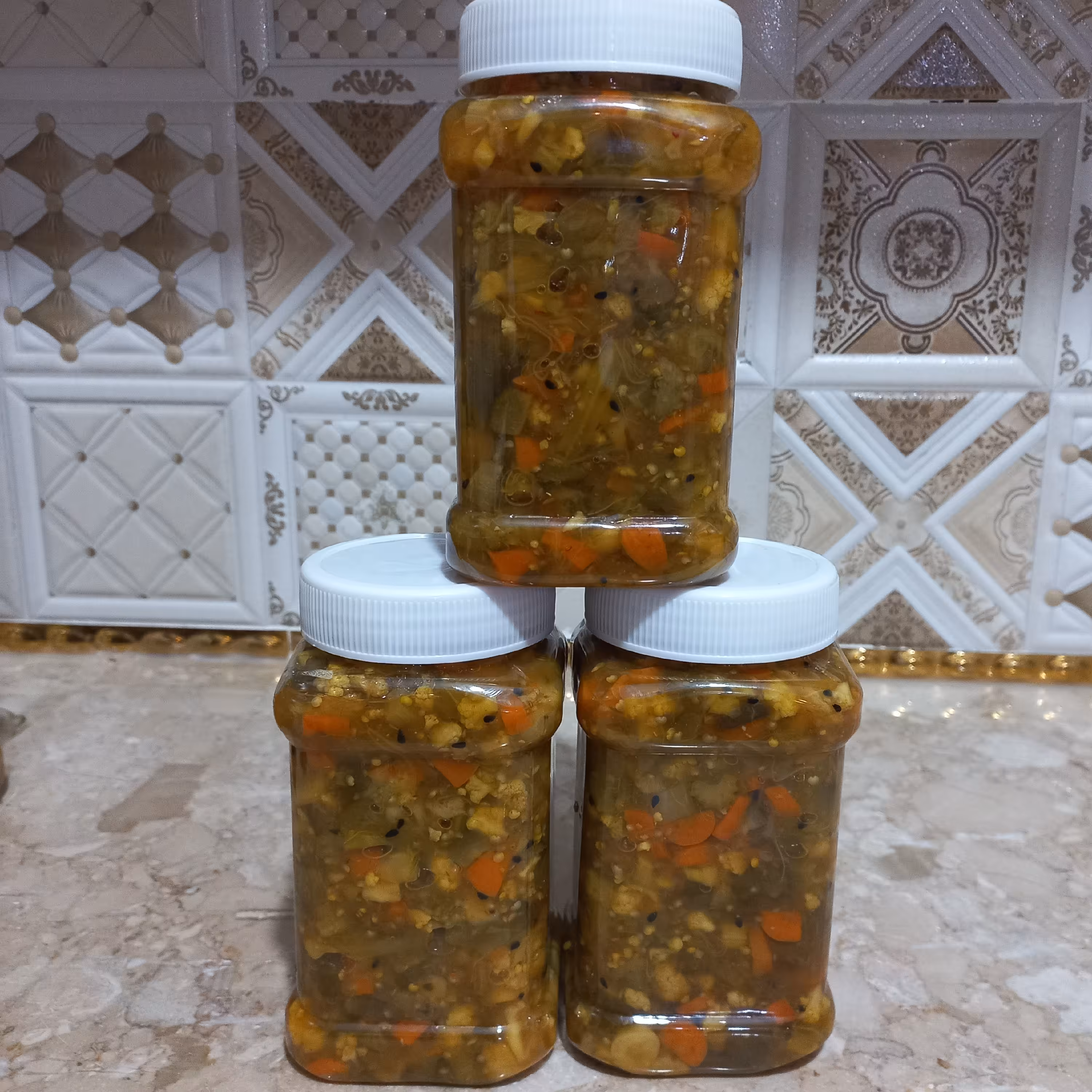 ترشی مخلوط خانگی درجه یک با وزن 750 گرم به بالا