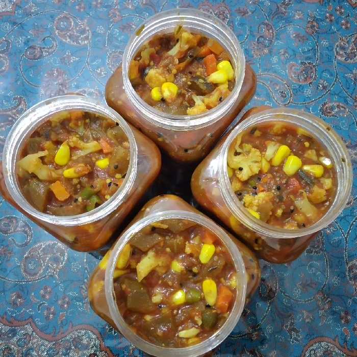 ترشی مخلوط 700 گرمی                                    