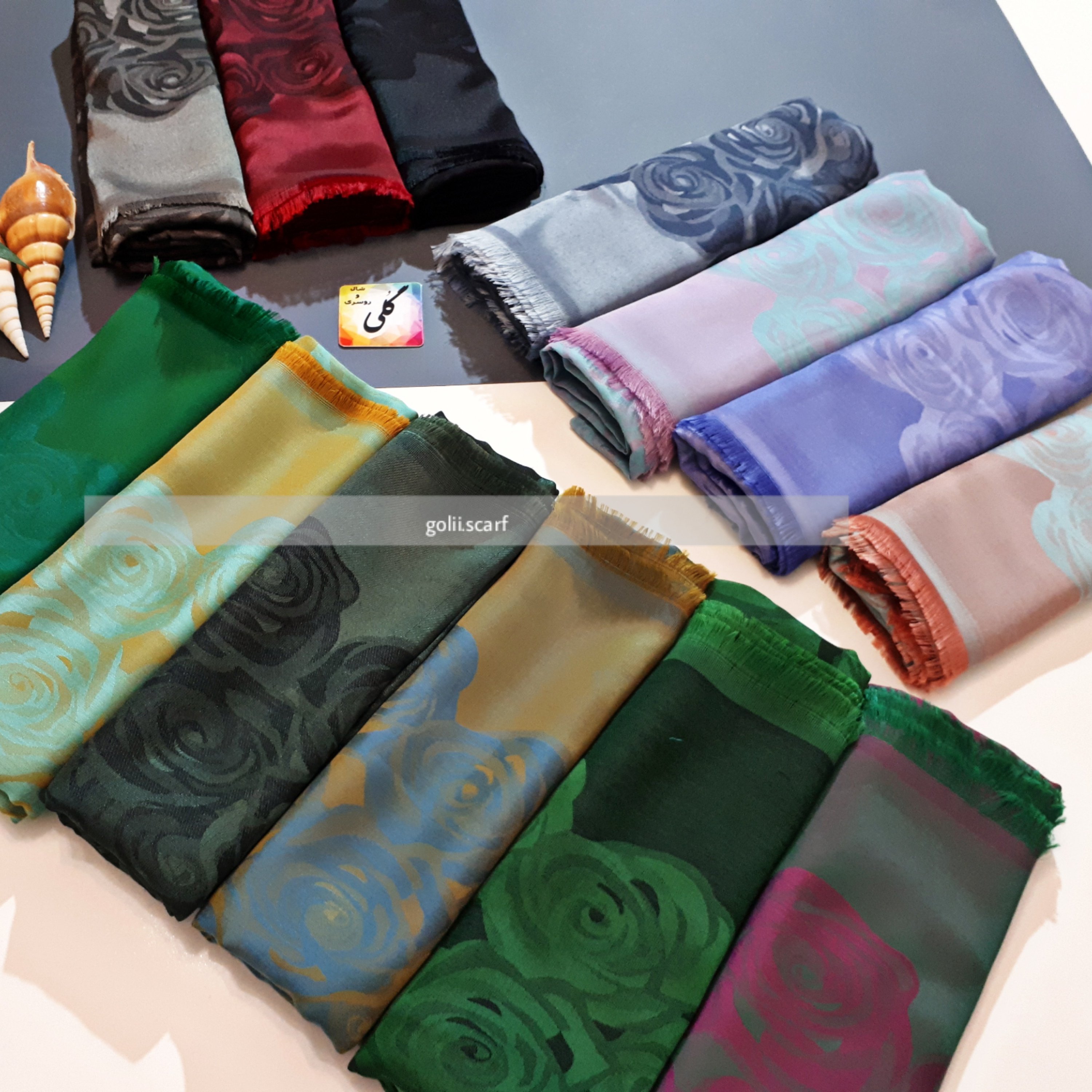 شال نخ ابریشم ژاکاردطرح گل رز 4فصل دورو عرض 65 و طول دومترو ده سانت ریشه سوزنی ایستایی نسبتا خوب