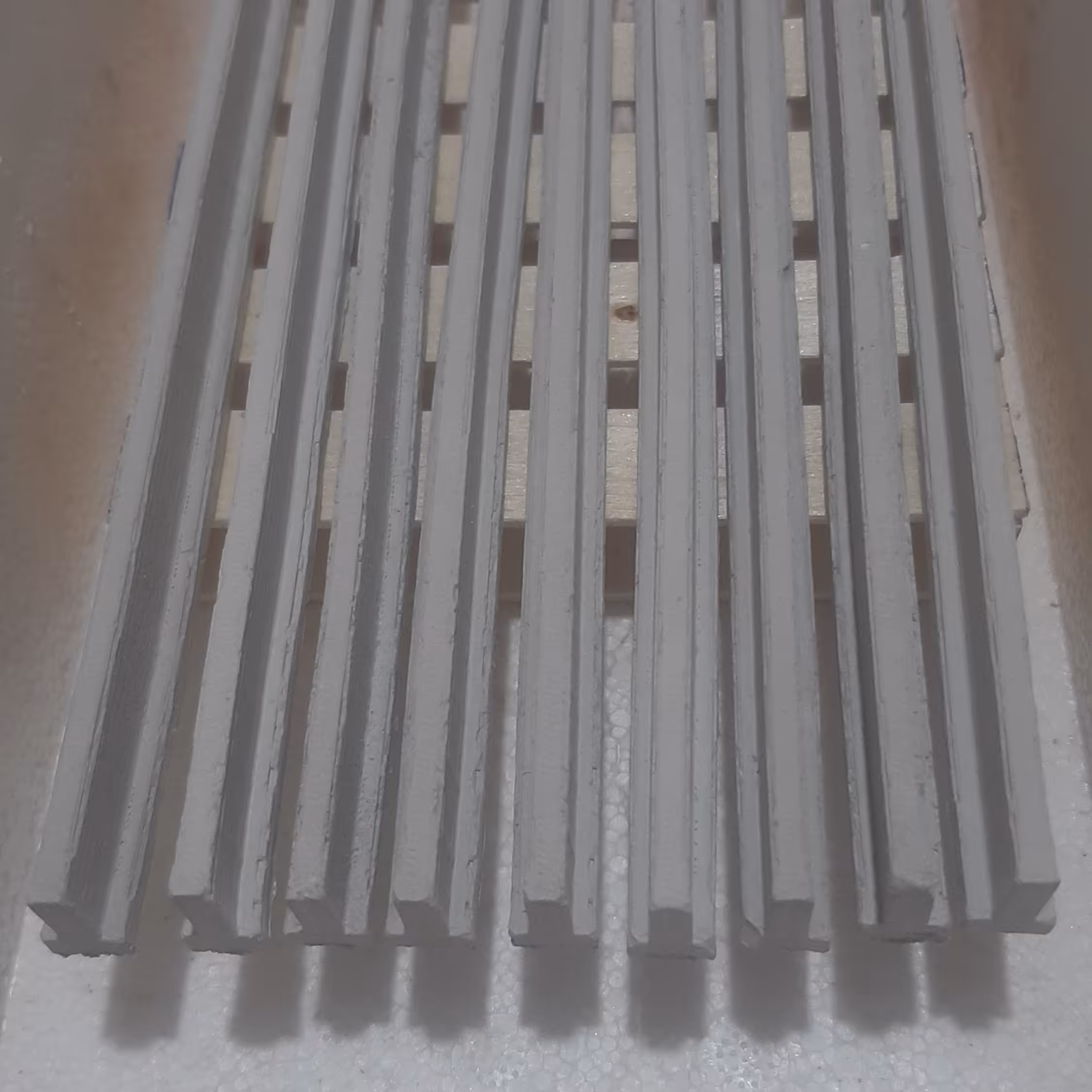 تیرچه بلوک بتنی مینیاتوری وزن 15گرم اندازه طول 19سانت عرض 1سانت ارتفاع 1.5 سانت 