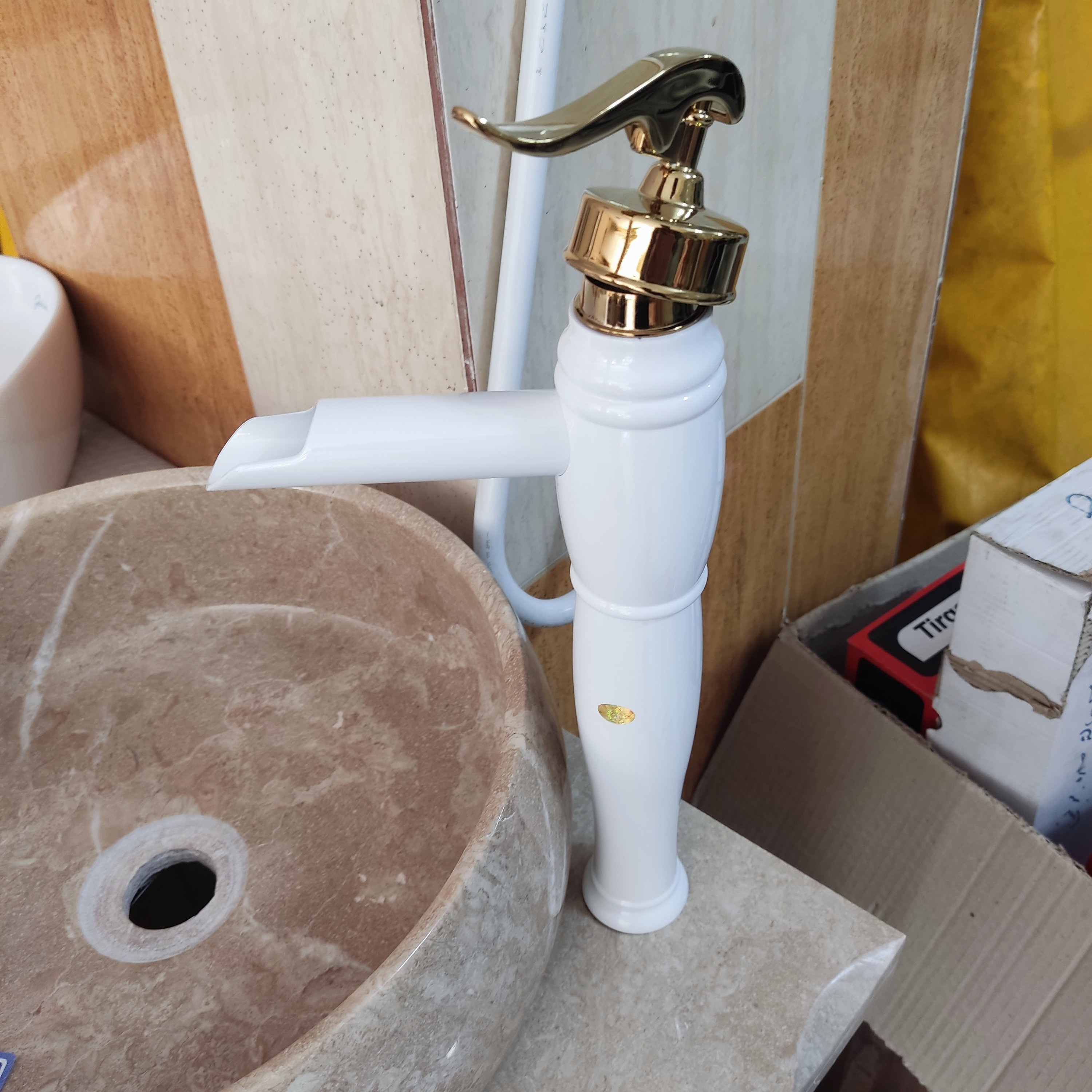 شیرالات روشویی پایه بلند ابشاری