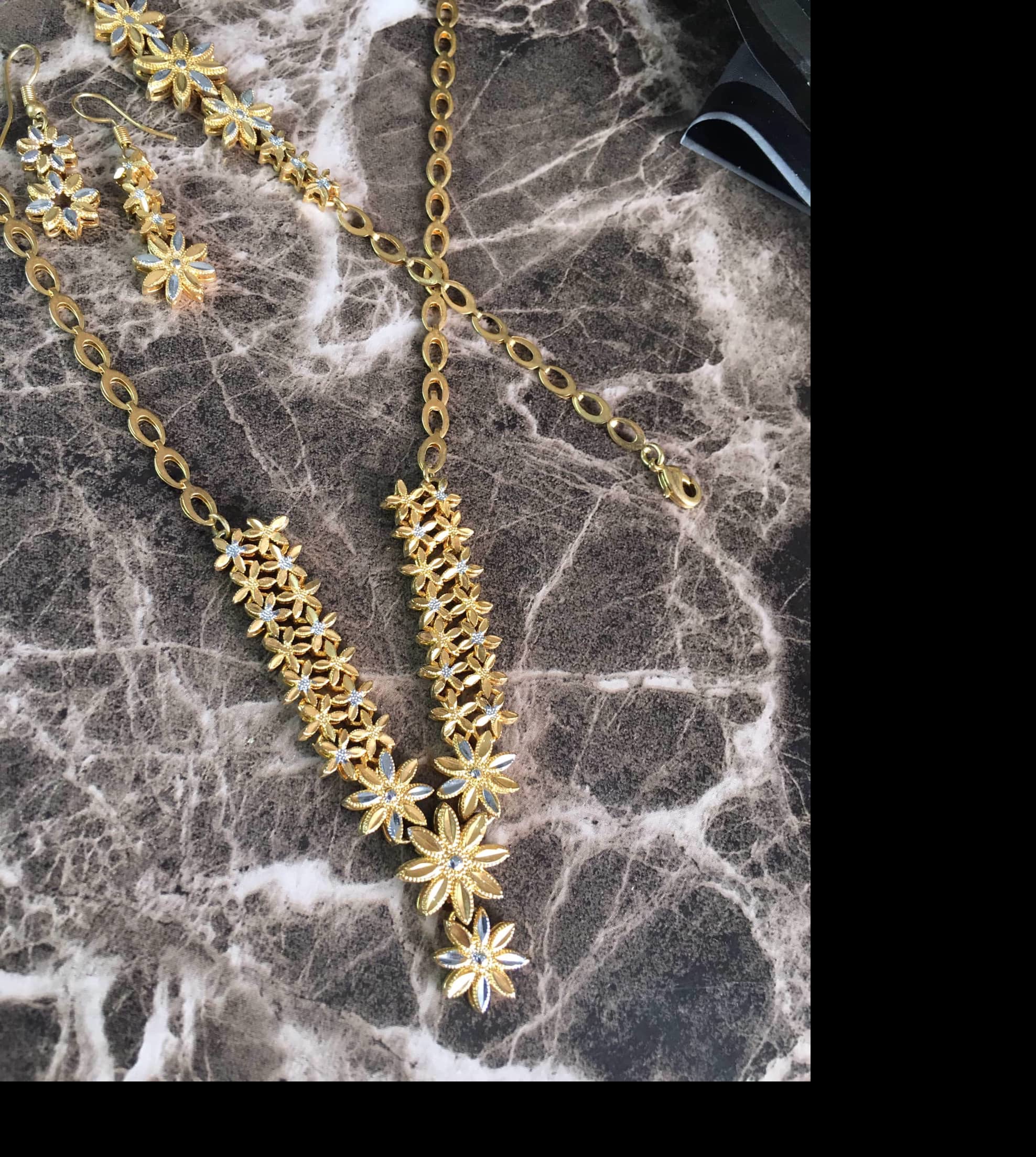 سرویس سه تیکه دورنگ طرح طلارنگ کاملا ثابت 