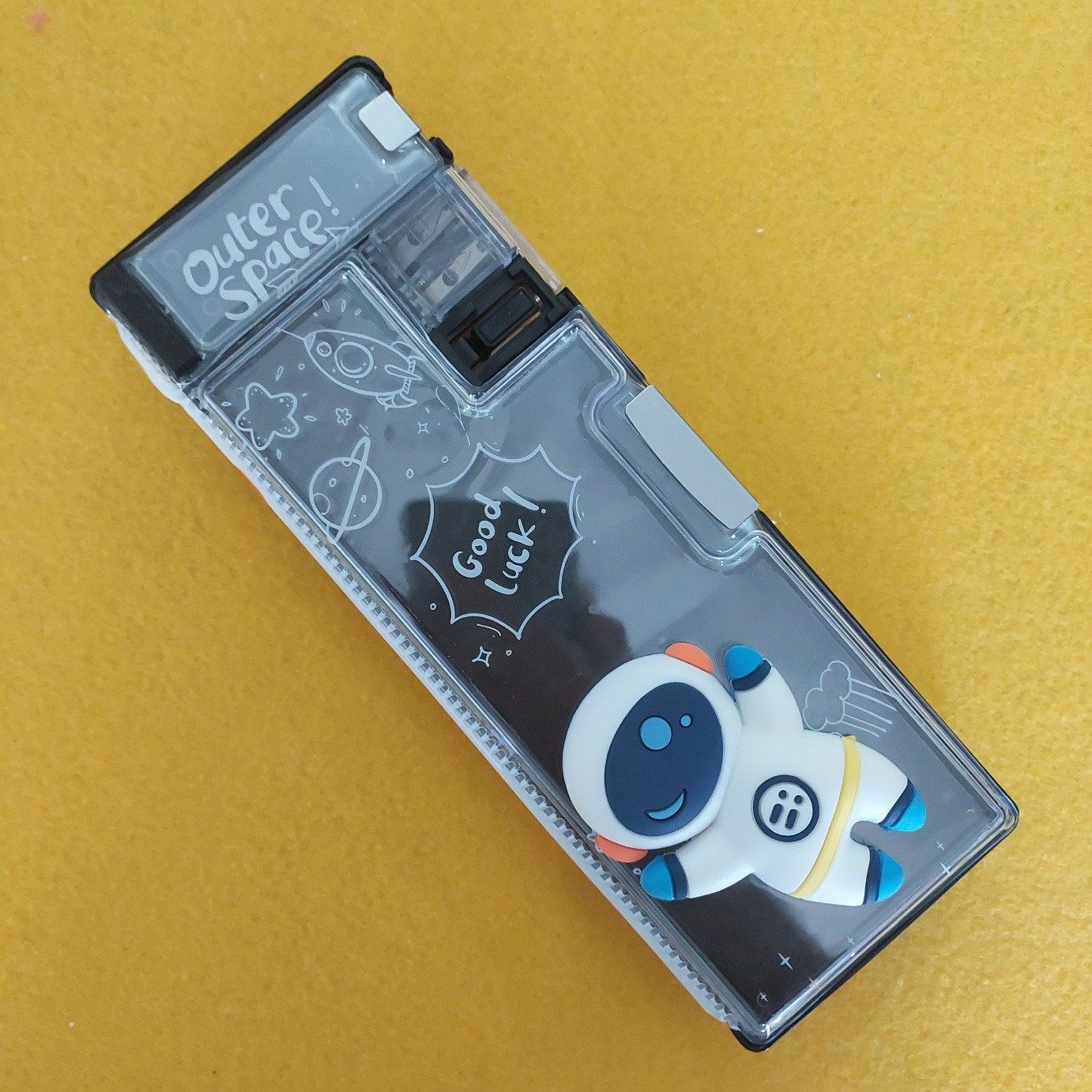 جامدادی آهن ربایی پسرانه تراش دار طرح فضانورد رنگ طوسی 