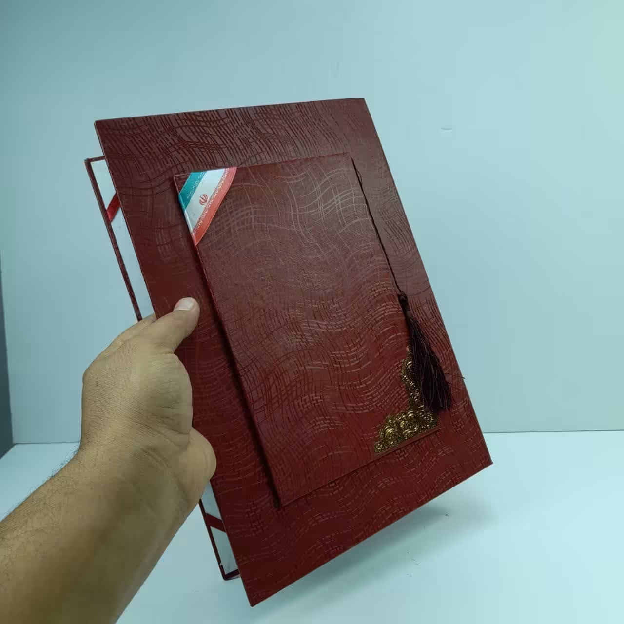 لوح تقدیر گالینکور جلد سخت منگوله دار سایز A4 رنگ زرشکی بسته 10 عددی