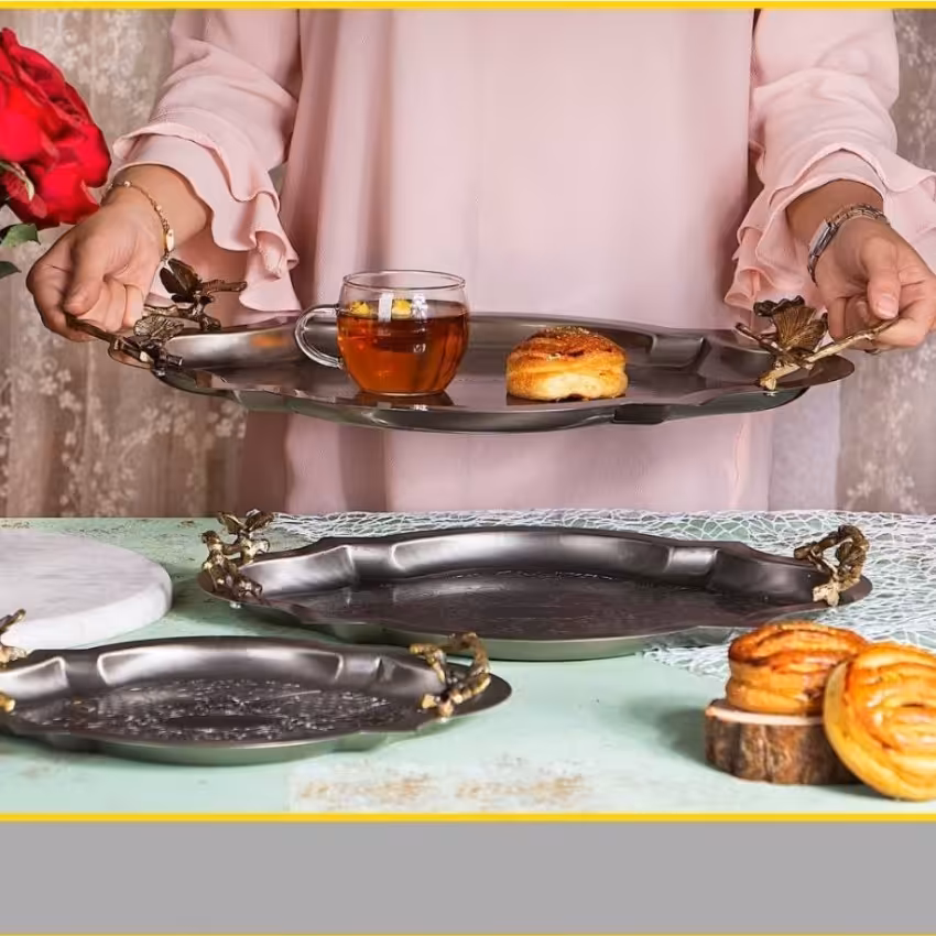 سینی پیوتر با دسته برنجی مدل بیضی گوشه دار طرح پروانه سایز بزرگ ( کد 6085p )