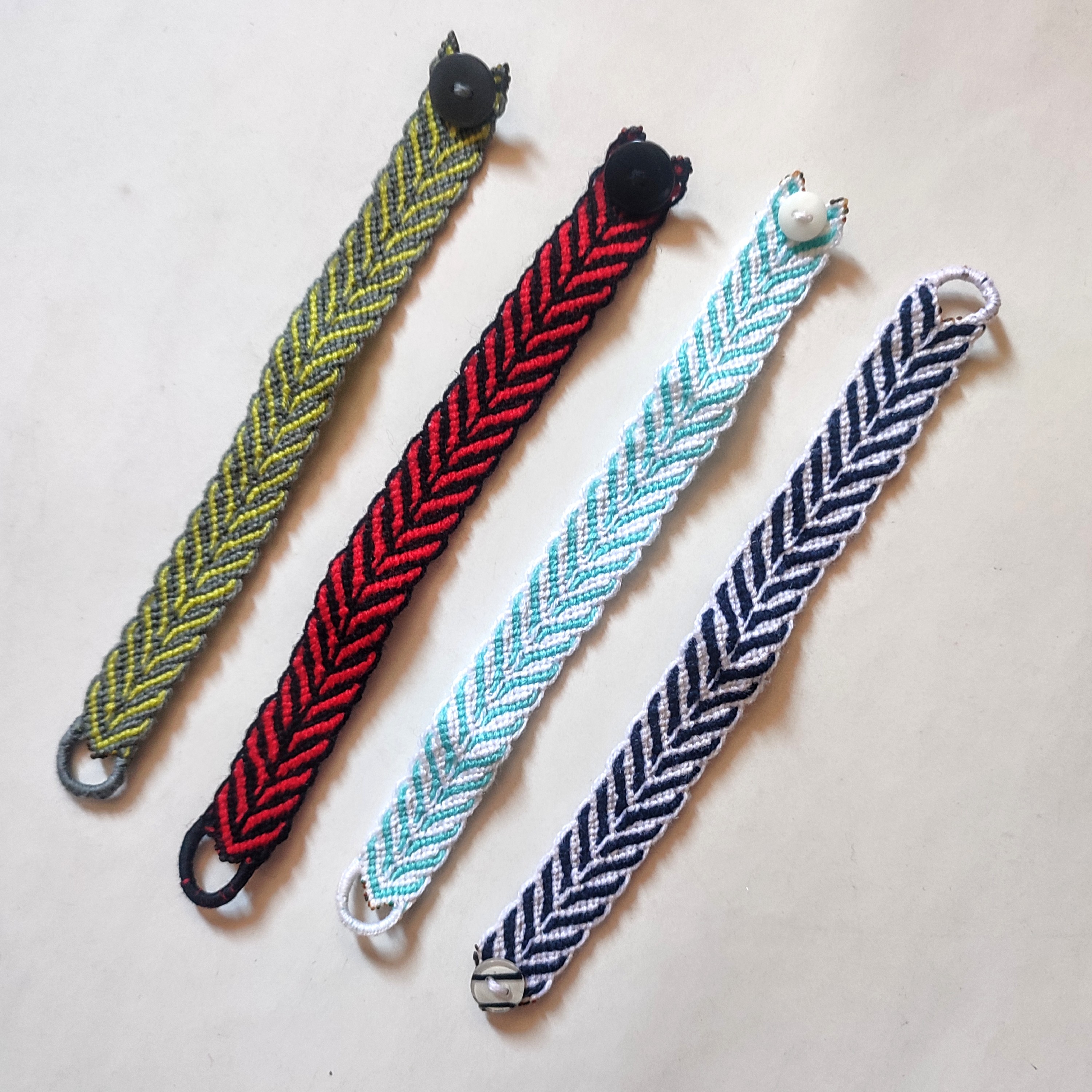 دستبند دوستی طرح V تک رنگ