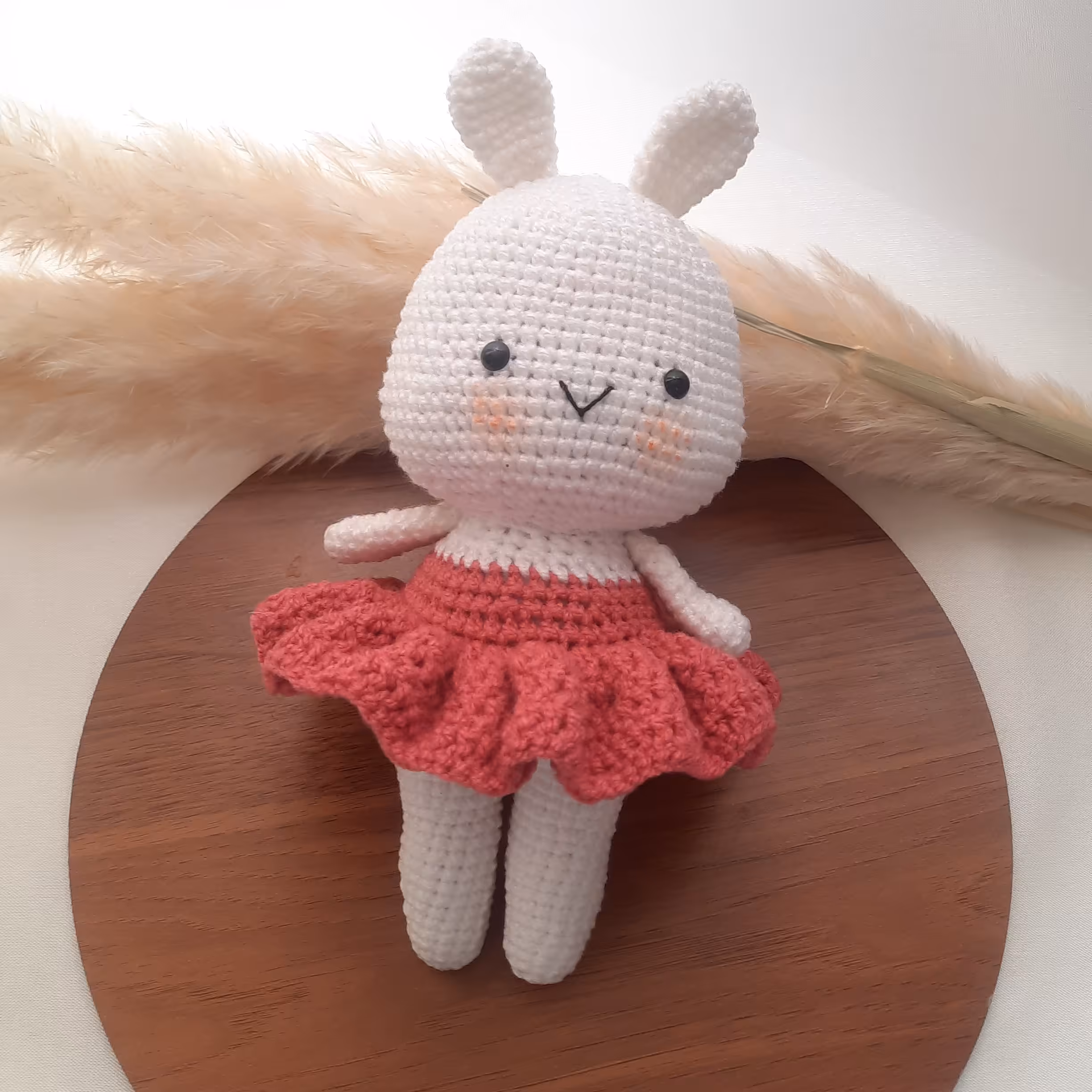 عروسک خرگوش بادامن صورتی دستباف ناری