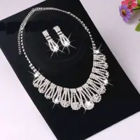 ست دو تیکه گردنبند و گوشواره نگین کریستال اشکی