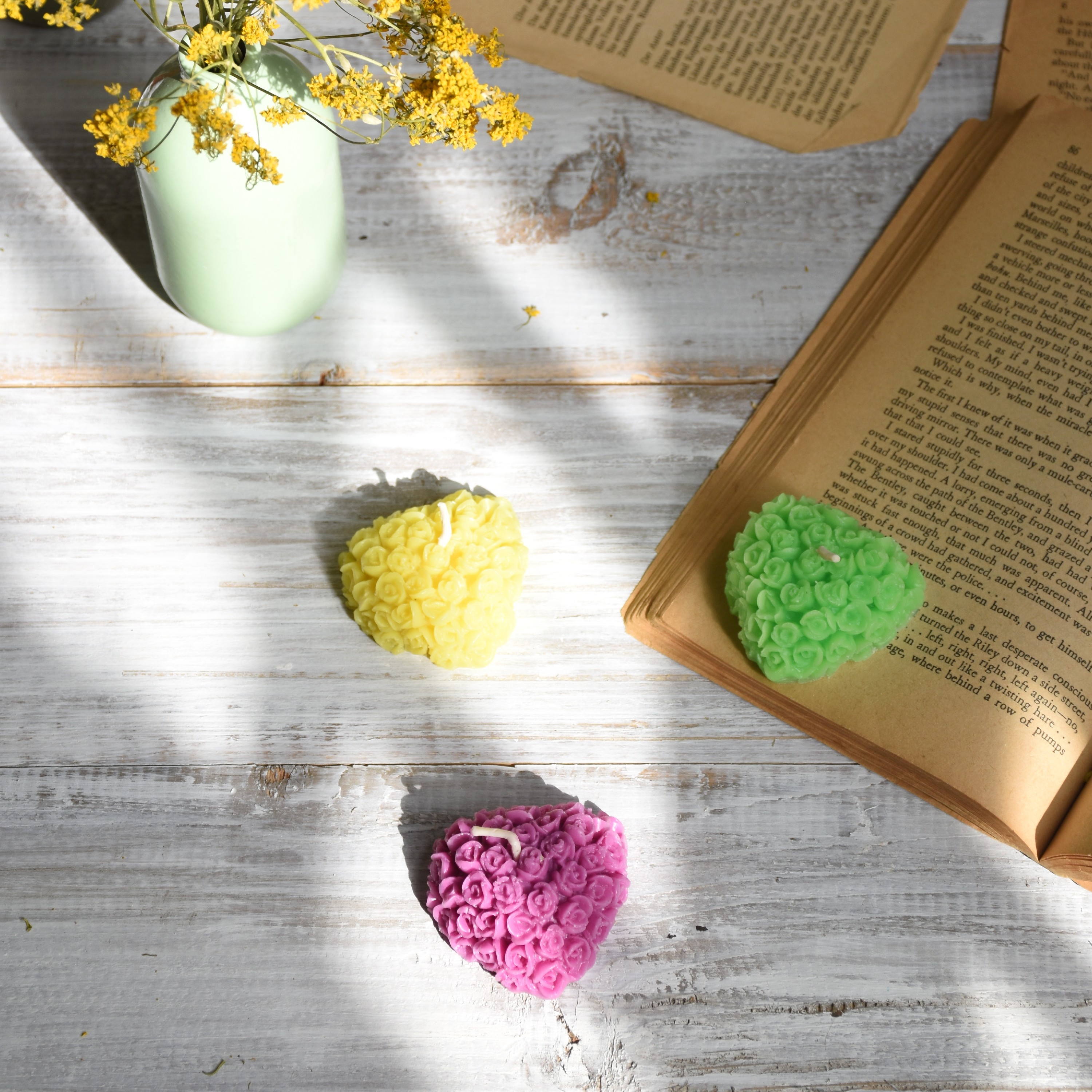 شمع گل روآبی با رنگهای جذاب و چشم نواز