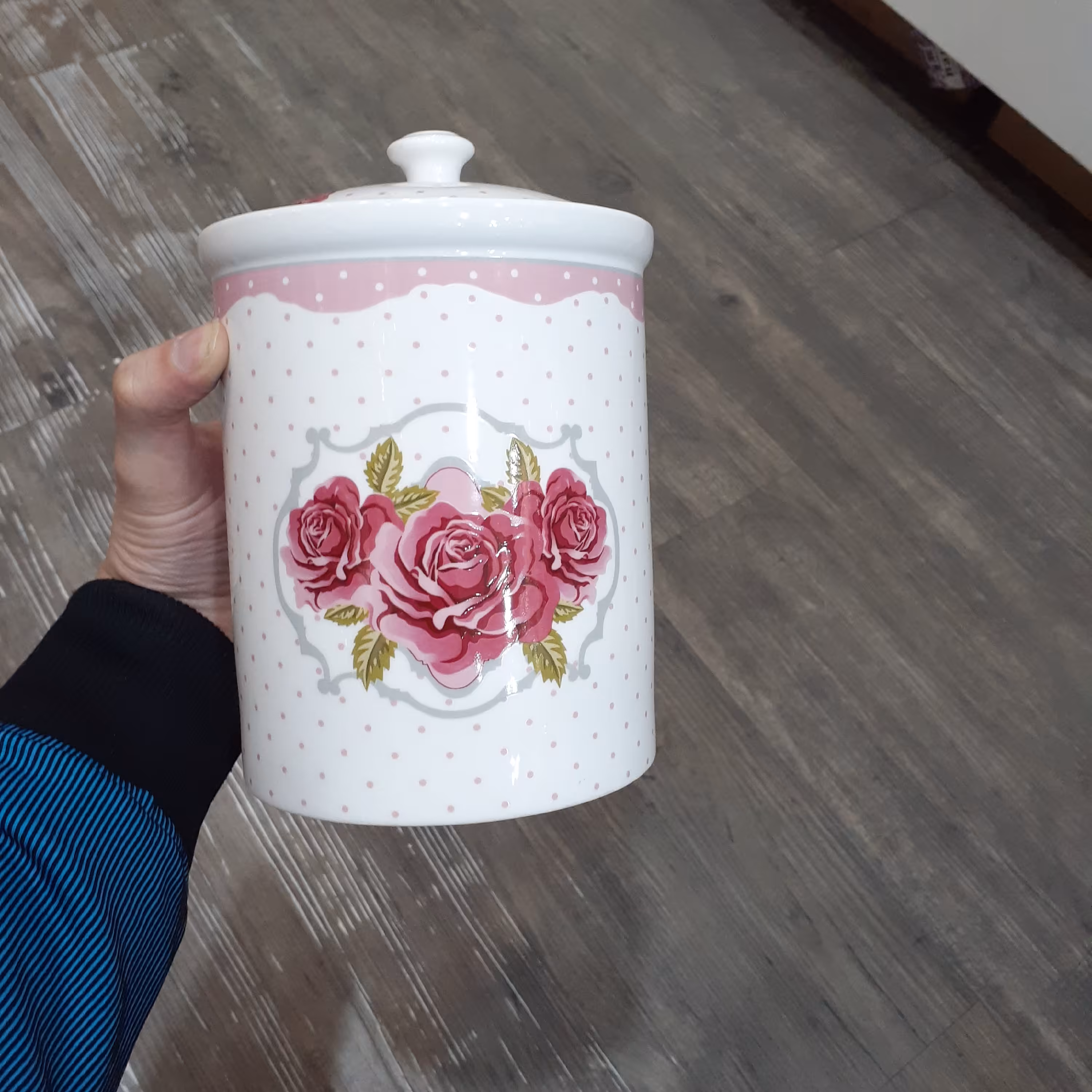 بانکه چینی کیفیت عالی بن چاینا مناسب قند یا شکر یا حبوبات و اجیل و شکلات  ارتفاع 16 قطر 14 سانت با چاپ گل عالی 