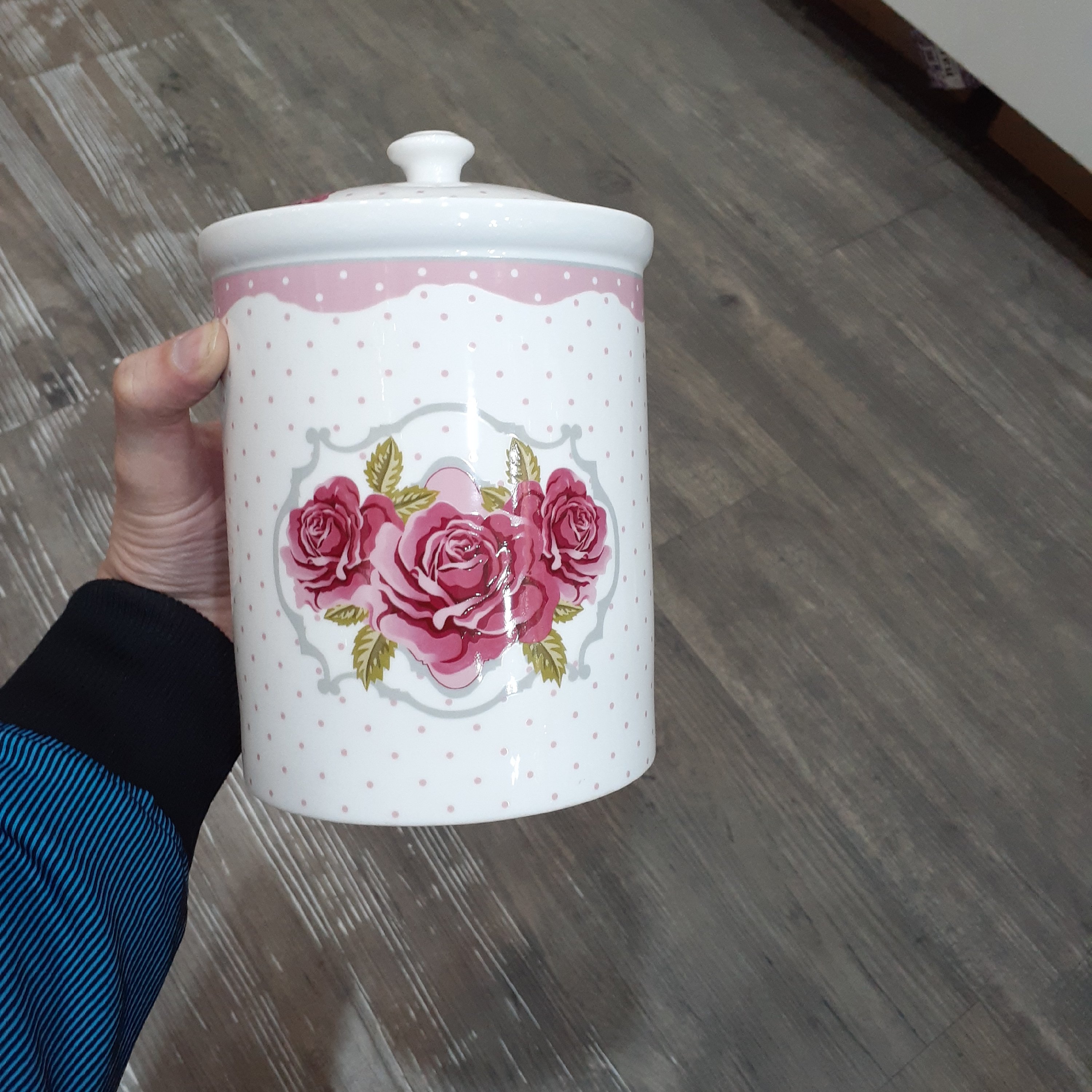 بانکه چینی کیفیت عالی بن چاینا مناسب قند یا شکر یا حبوبات و اجیل و شکلات  ارتفاع 16 قطر 14 سانت با چاپ گل عالی 