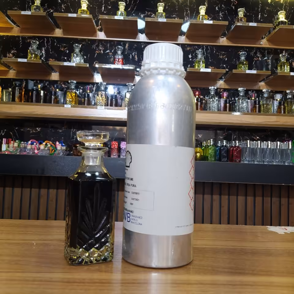عطر اپیوم بلک با رایحه وانیل و قهوه(فروش به صورت گرمی می باشد) هزینه ارسال پس کرایه با تیپاکس