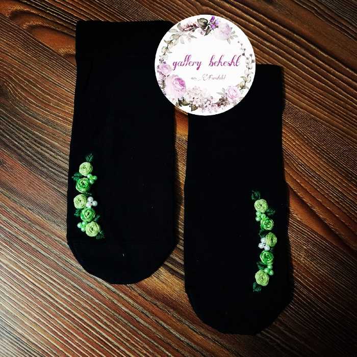 جوراب گلدوزی طرح پنج گل سبز 