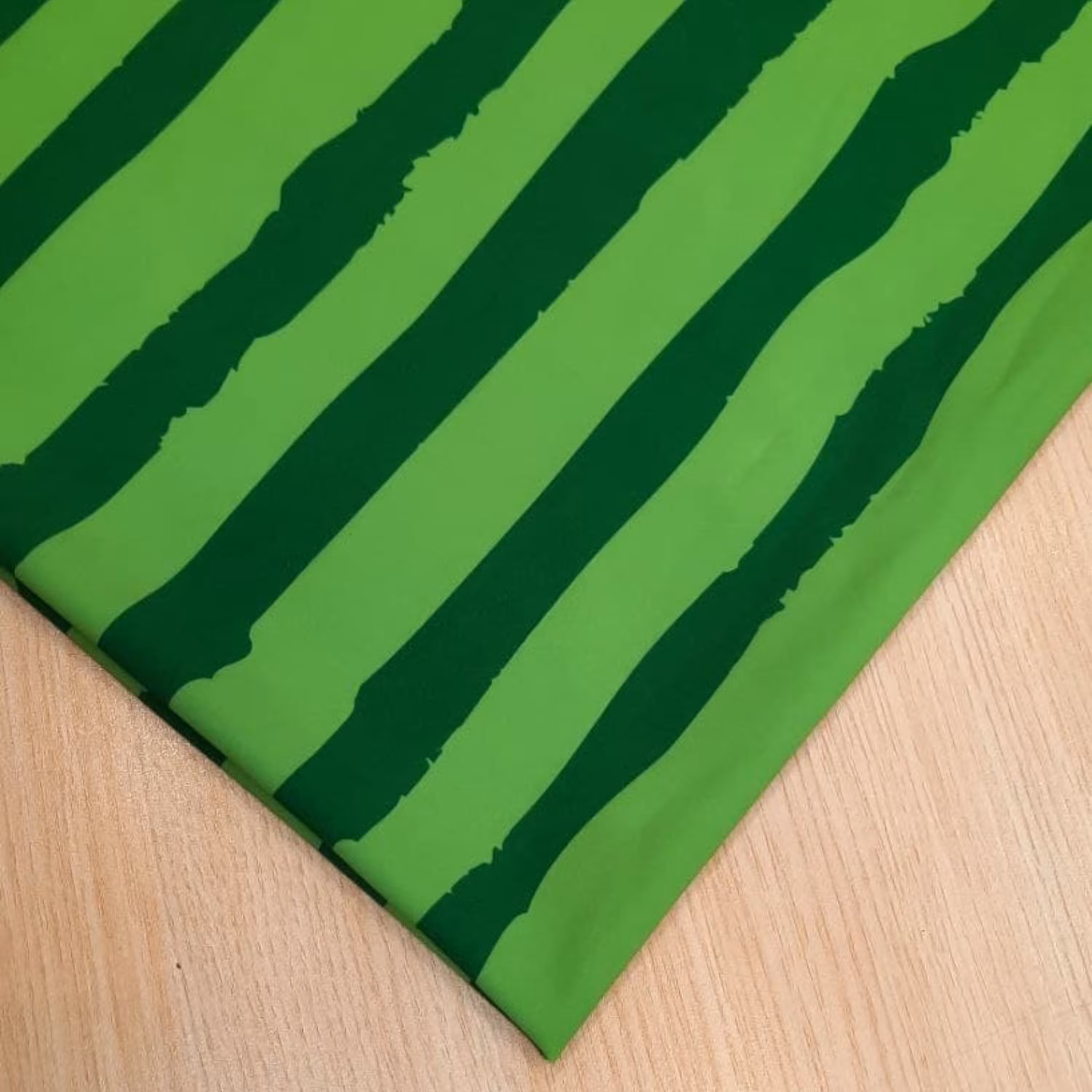 پارچه کرپ بوگاتی عرض 150 مناسب شب یلدا در طرح های جذاب و متنوع (15)