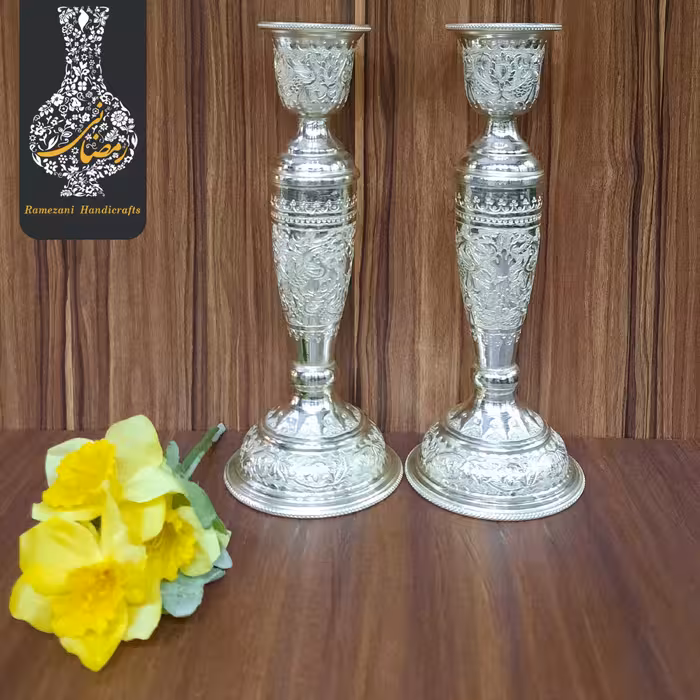 شمعدان متوسط قلمزنی گل و طاووس اعلاء طرح نقره سفید