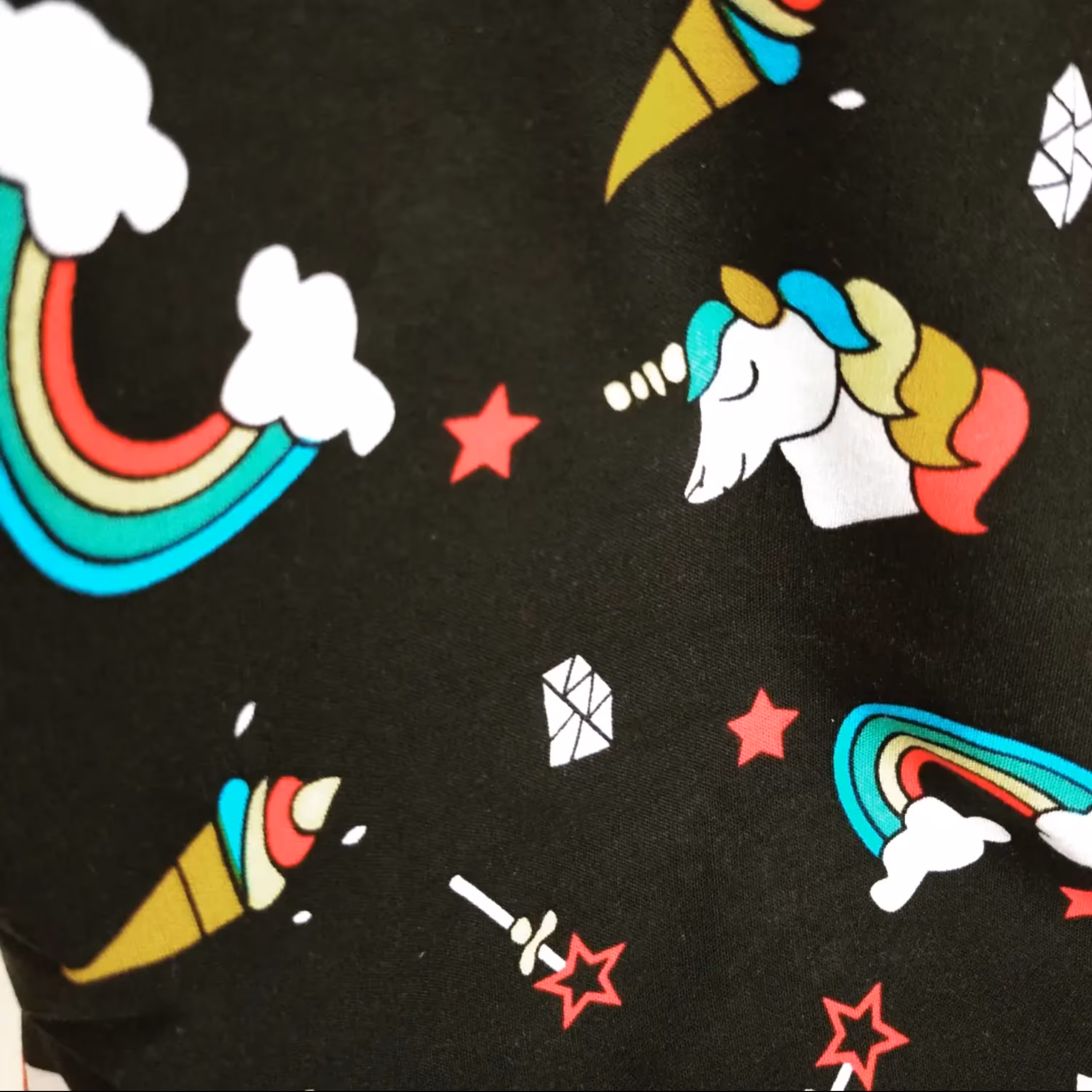 دو متر پارچه نخی یونیکورن زمینه مشکی