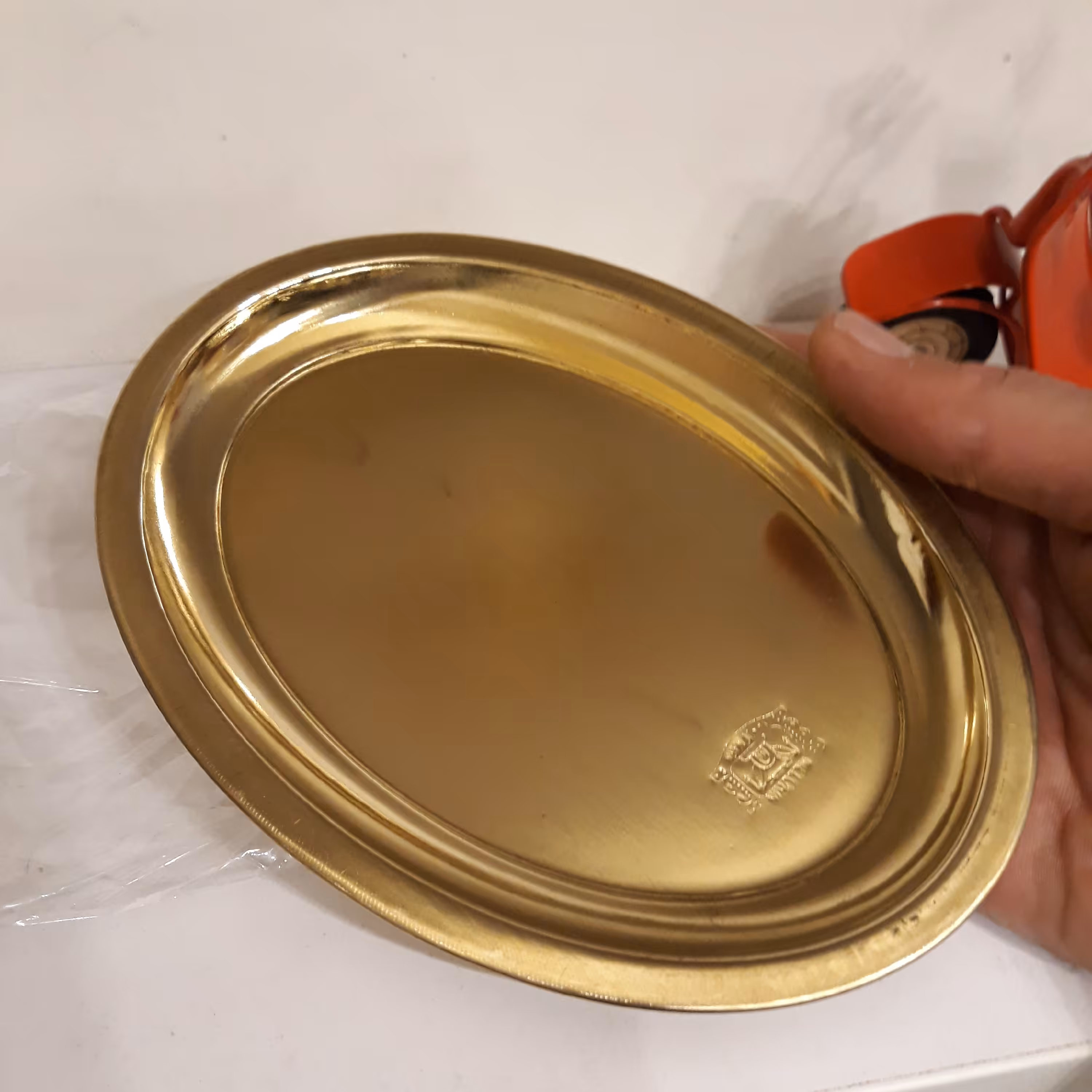 سینی برنجی کوچک بسیار ظخیم وسنگین با مارک برجسته استسنایی وتزیینی دکوری عالی