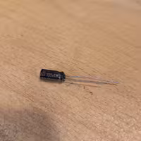 خازن الکترولیت 4.7 میکرو فاراد 100 ولت پک بسته 30 عددی 