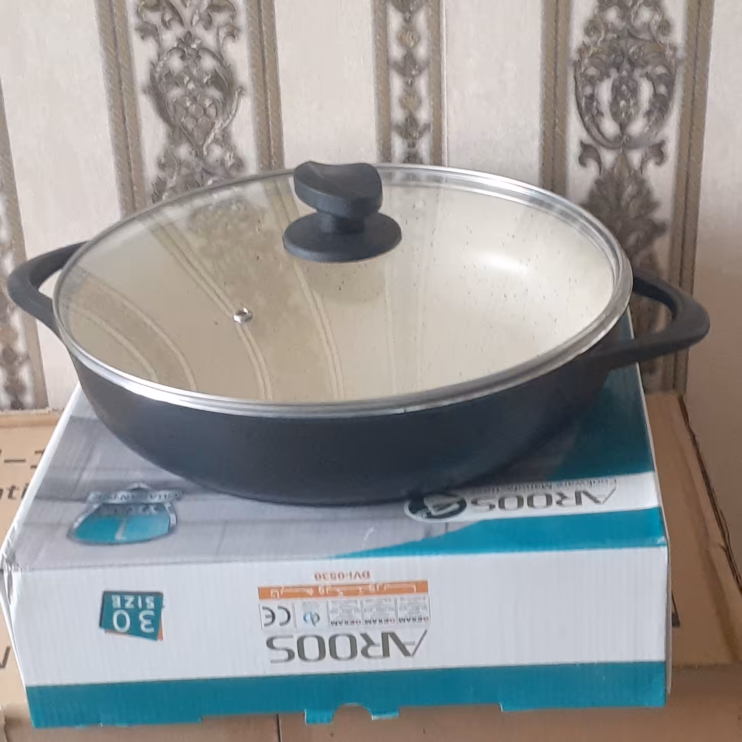 تابه عروس سایز 30 چدن داخل گرانیت با درب پیرکس با ضمانت