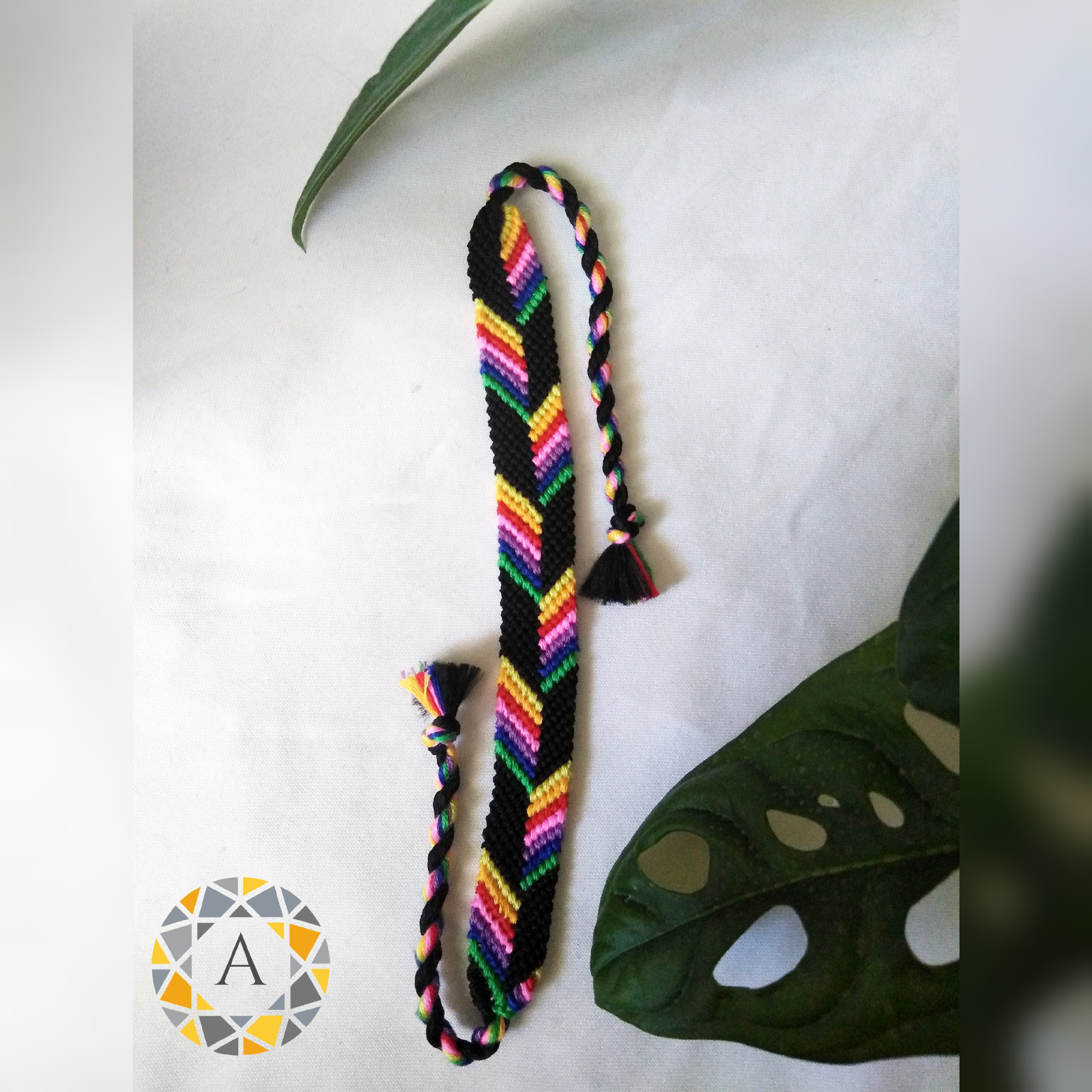 دستبند دوستی رنگین کمانی مشکی مدل ریرا