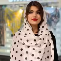 شال نخی و توپی زمینه سفید