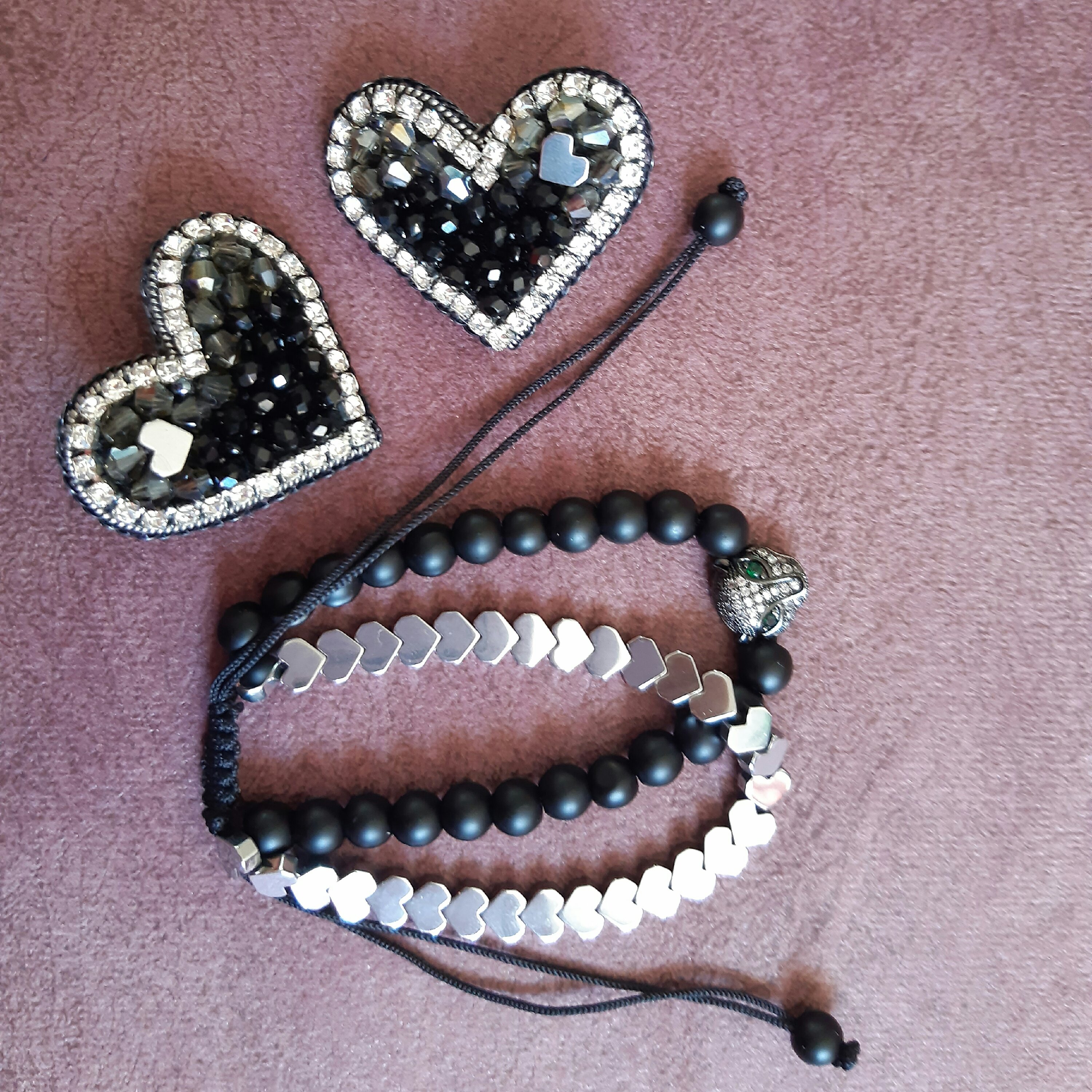ست گوشواره و دستبند دو ردیفه ی طرح قلب