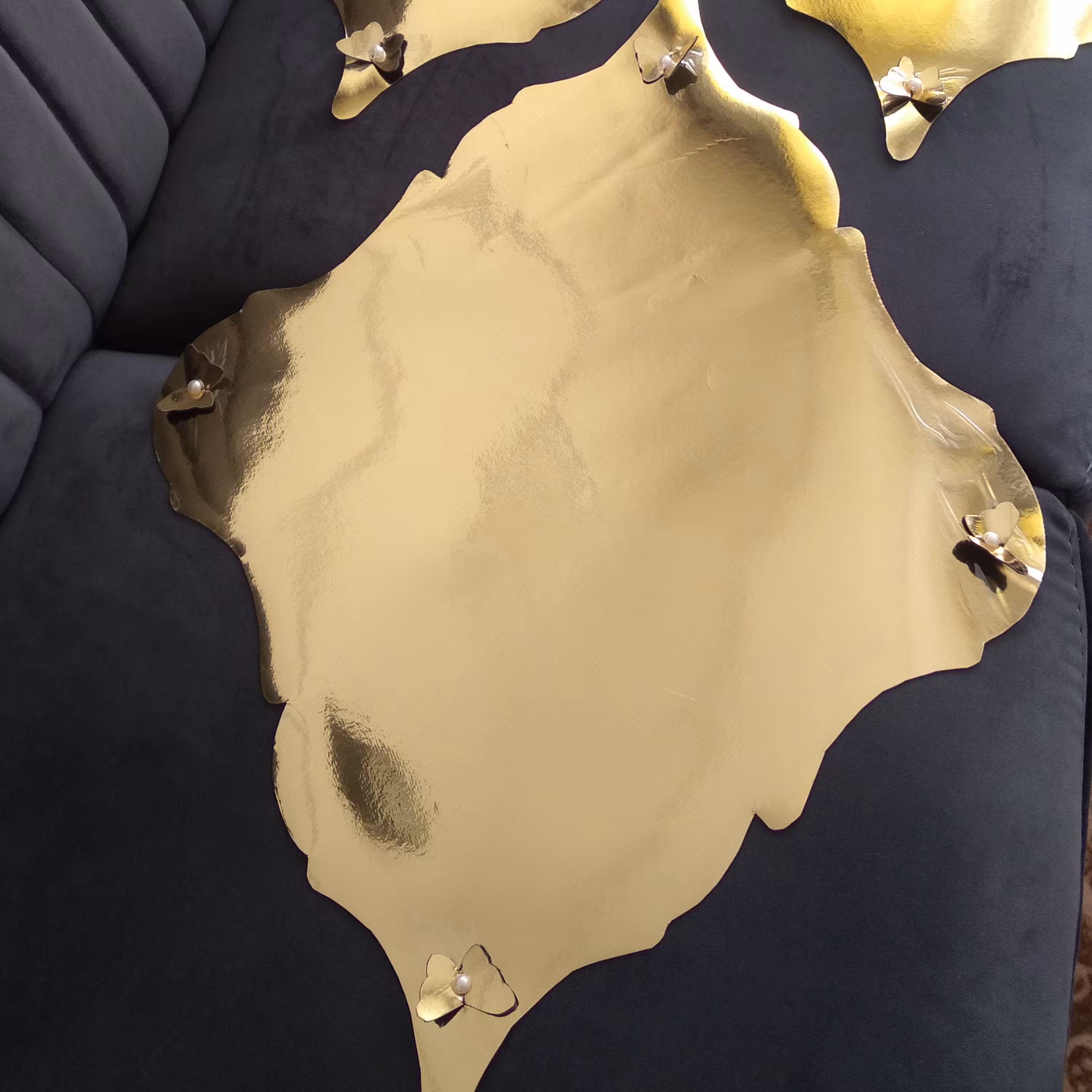 رومیزی آینه ای چرم  رنگ طلایی  سایز 85در 50 