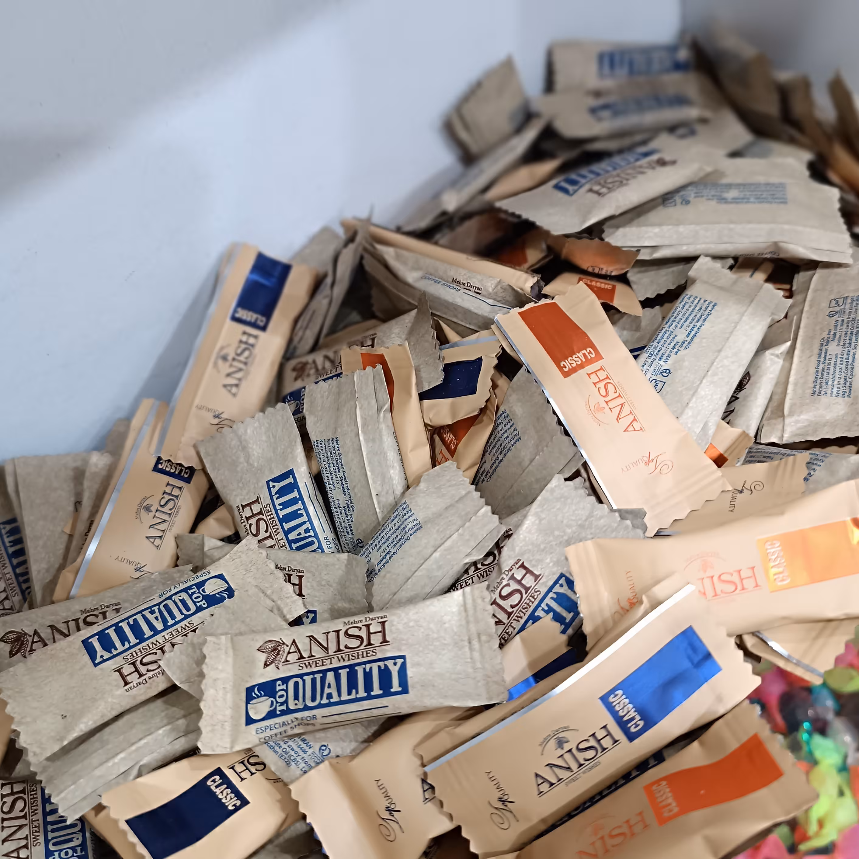 شکلات سه گرمی کاکائویی Anish بسته یک کیلویی