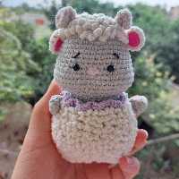 عروسک دستبافت ببعی بامزه با قد تقریبی 12 سانت و قابل سفارش در رنگبندی دلخواه