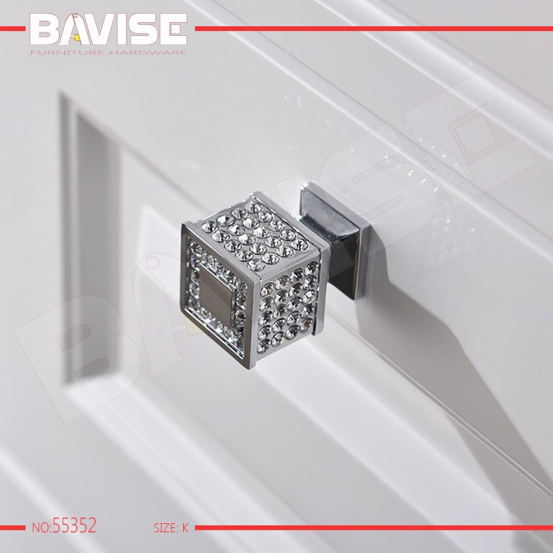 دستگیره کابینت کریستالی لوکس - رنگ کروم - کد 55352 - سایز تک پیچ - وارداتی - مناسب کابینت های گلاس سفید، انزو، ممبران