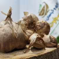 سیر سیاه، تازه،  درجه یک 250 گرمی (عطاری و محصولات ارگانیک طراوت)