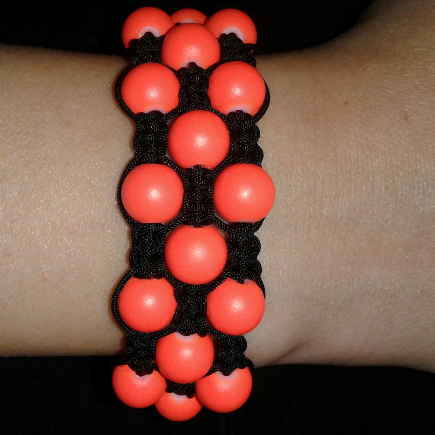 دستبند سه ردیفه با مروارید سنگی مات