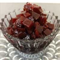 مربا به تهیه شده از به خوش عطر و طعم اصفهان و شکر قهوه ای 