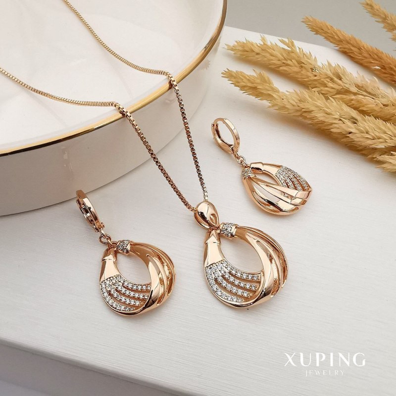 نیمست نگین دار ب همراه زنجیر