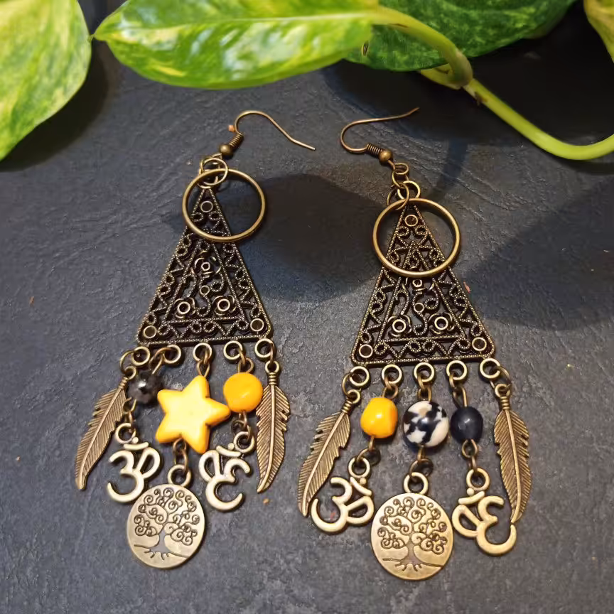 گوشواره زیبای تم رنگ سال با ترکیب سنگ و خرجکارهای خاص