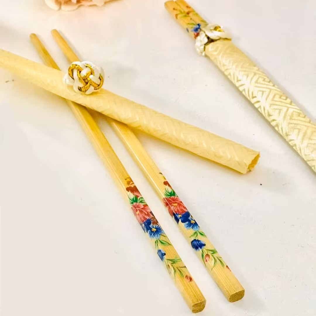 چاپستیک چوبی کاوردار سفید