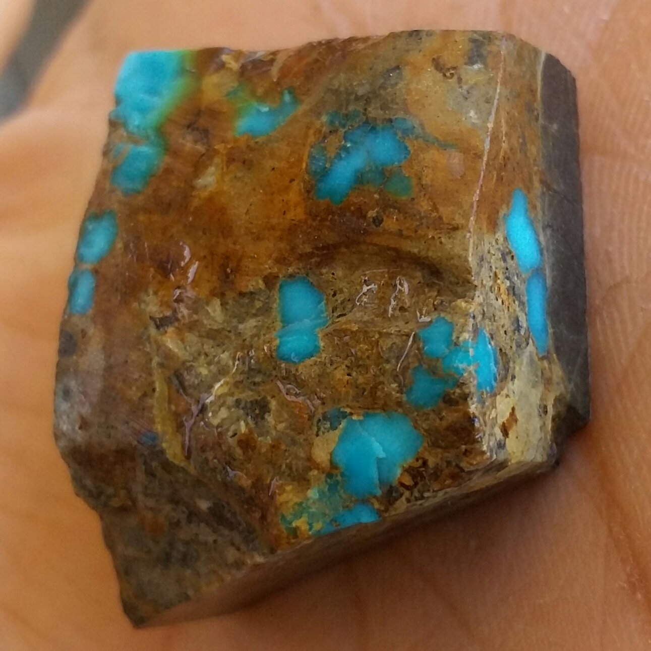 اسلایس سنگ راف فیروزه آبی عنکبوتی اصل نیشابور 100 در 100 طبیعی شاهکار خلقت سایز مدالی
