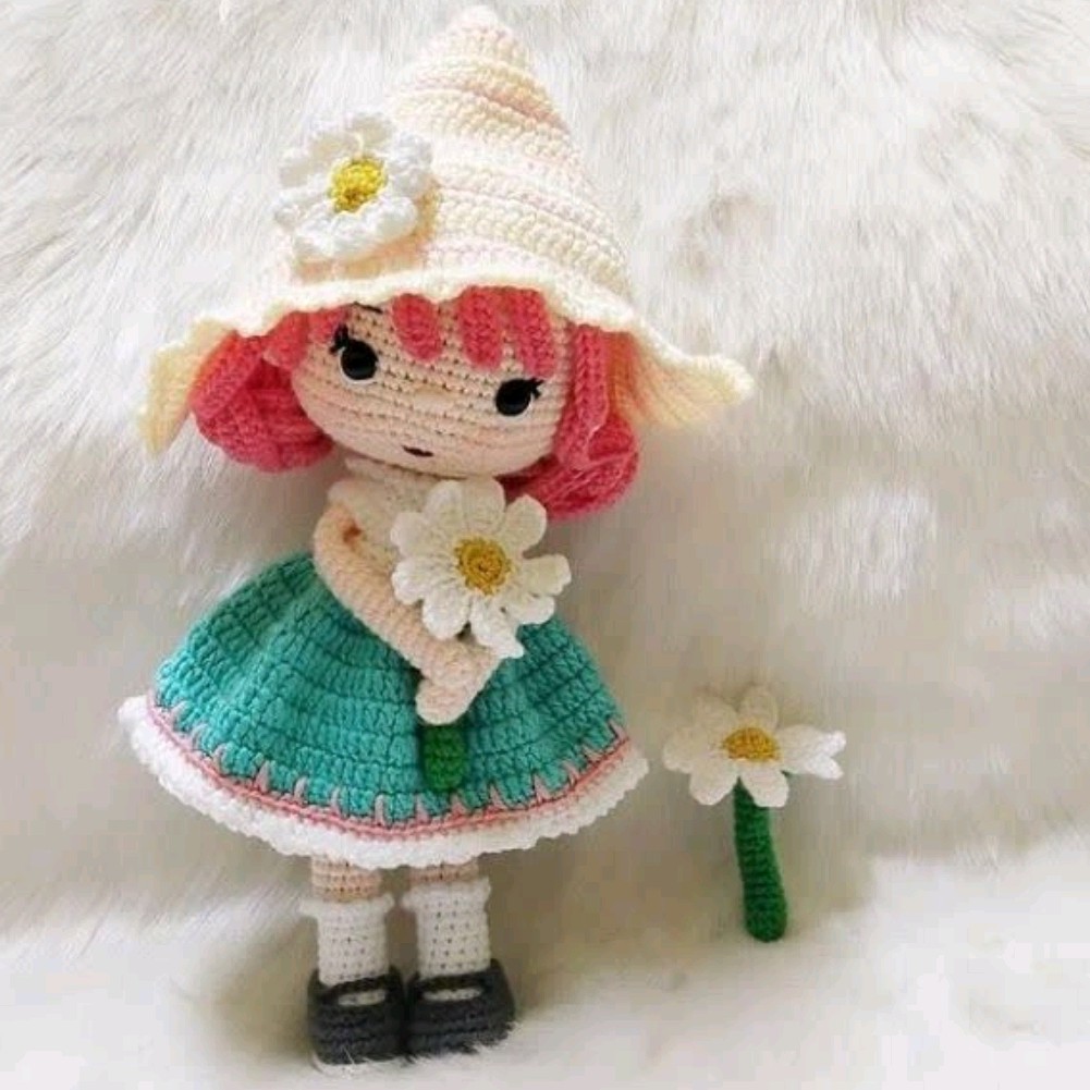 عروسک بافتنی دختر مزرعه دار (به همراه گل بابونه و کلاه زیبا)