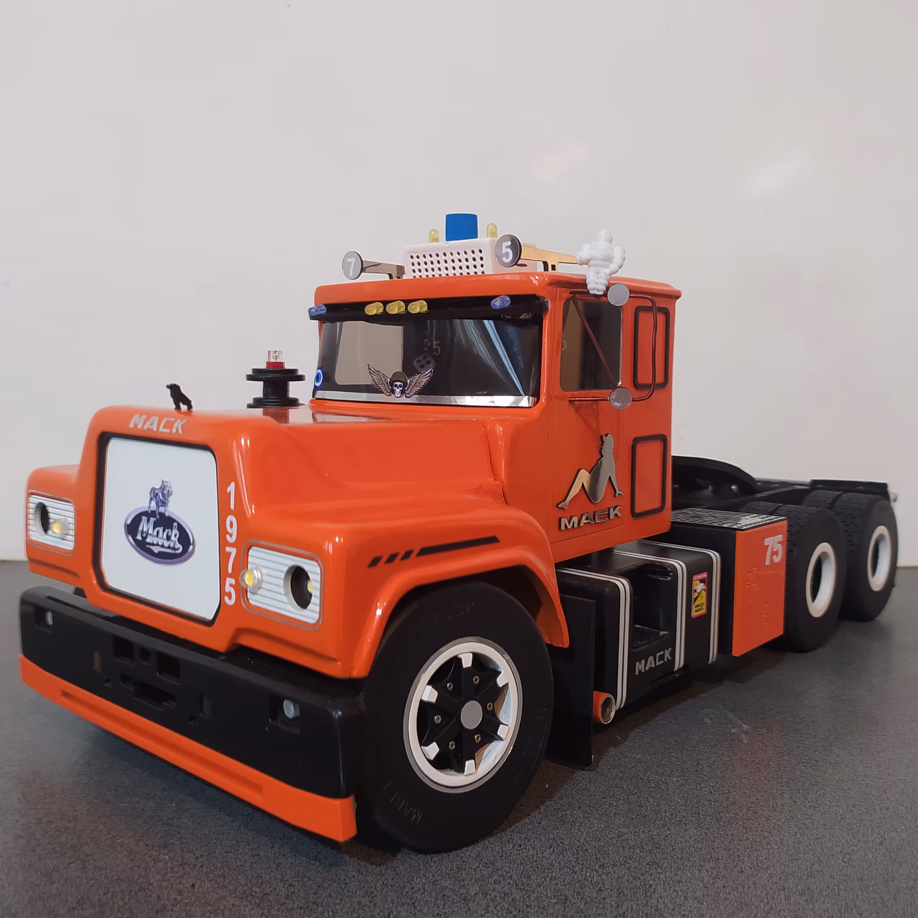 ماکت چوبی فول آپشن کامیون ماک 